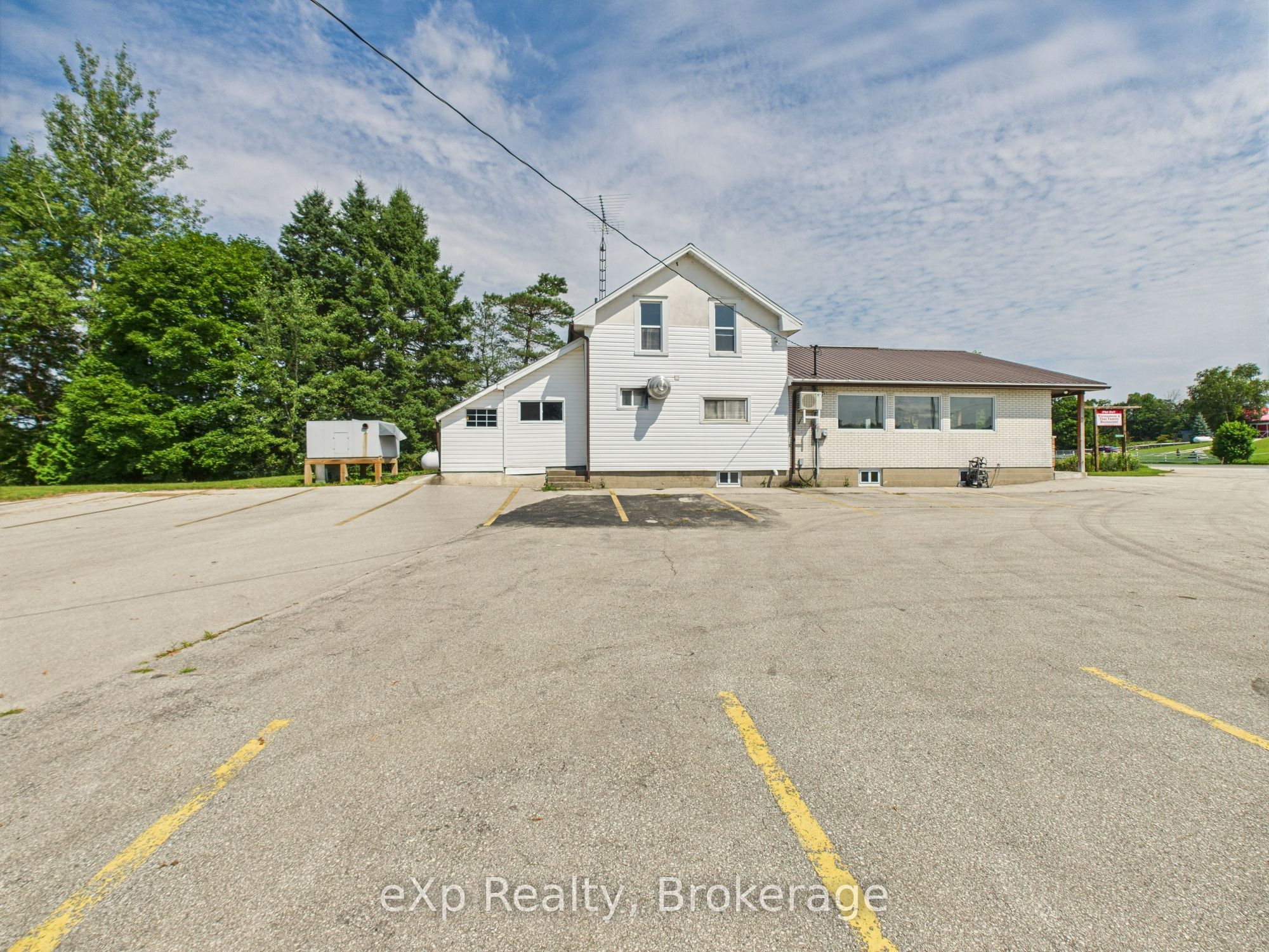 315194 Highway 6 Property Photo 4
