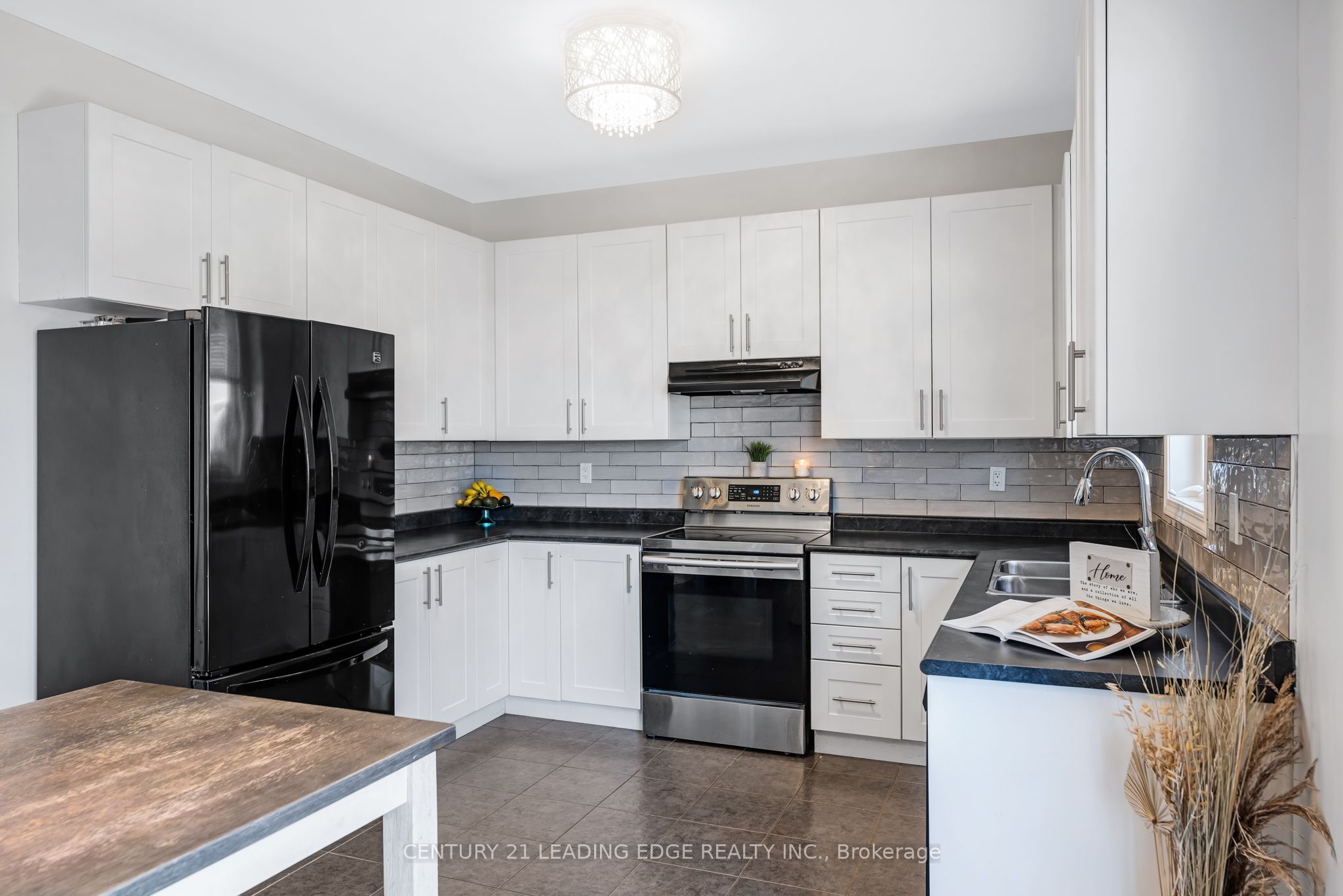 720 Fisher Street E Property Photo 9