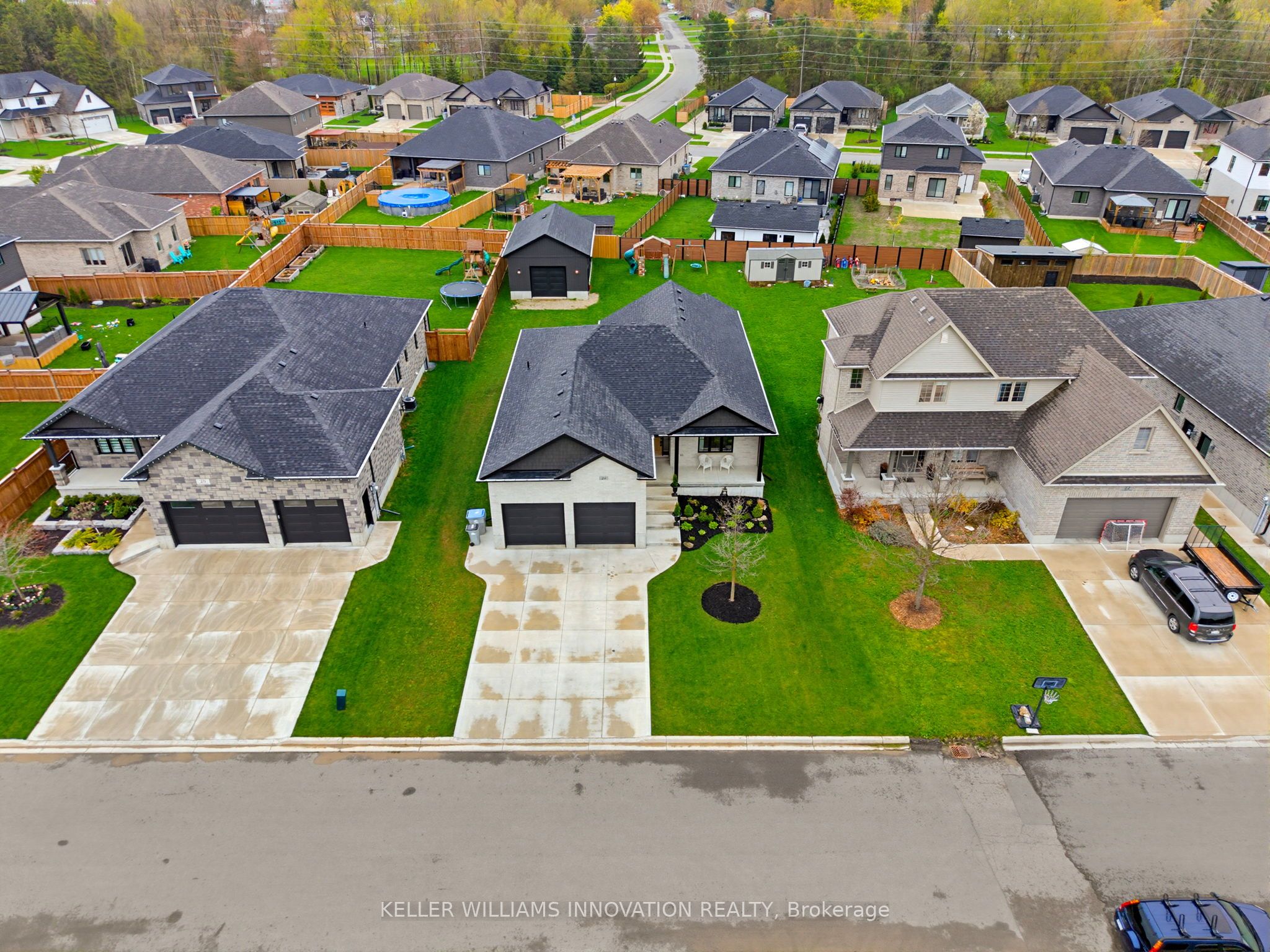 24 Gilmer Crescent Property Photo 1