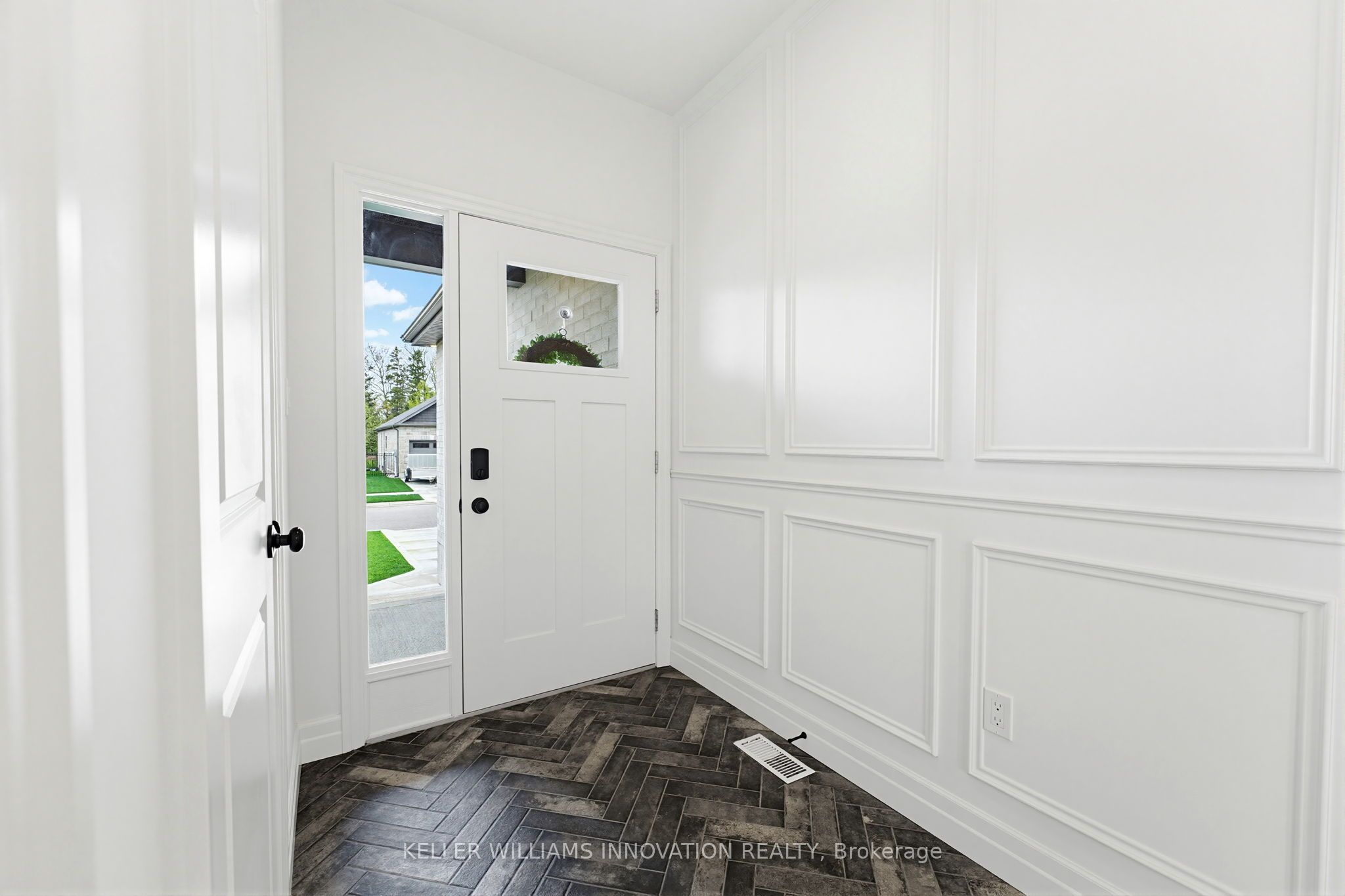 24 Gilmer Crescent Property Photo 11