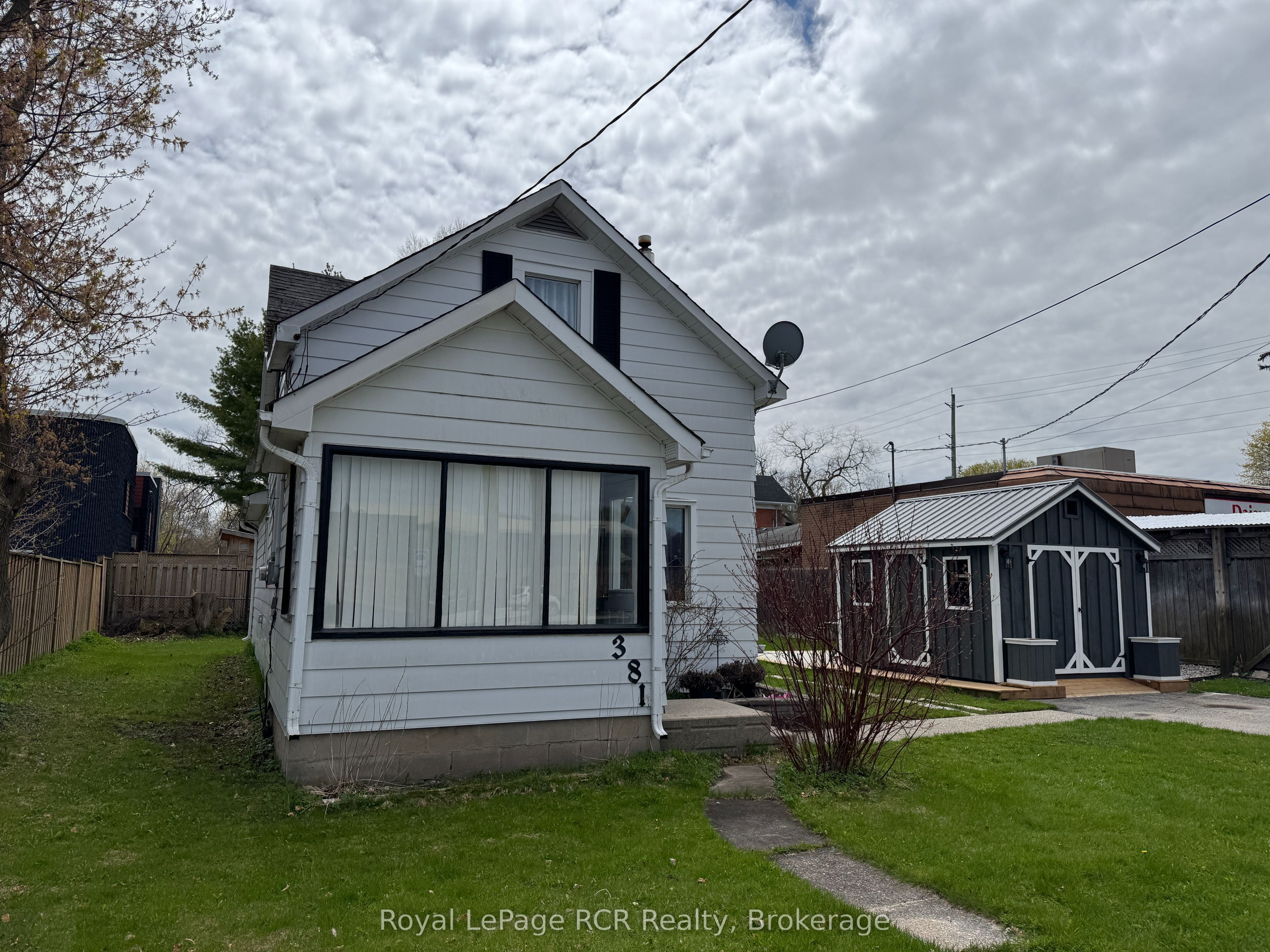 381 14th Street W Property Photo 2