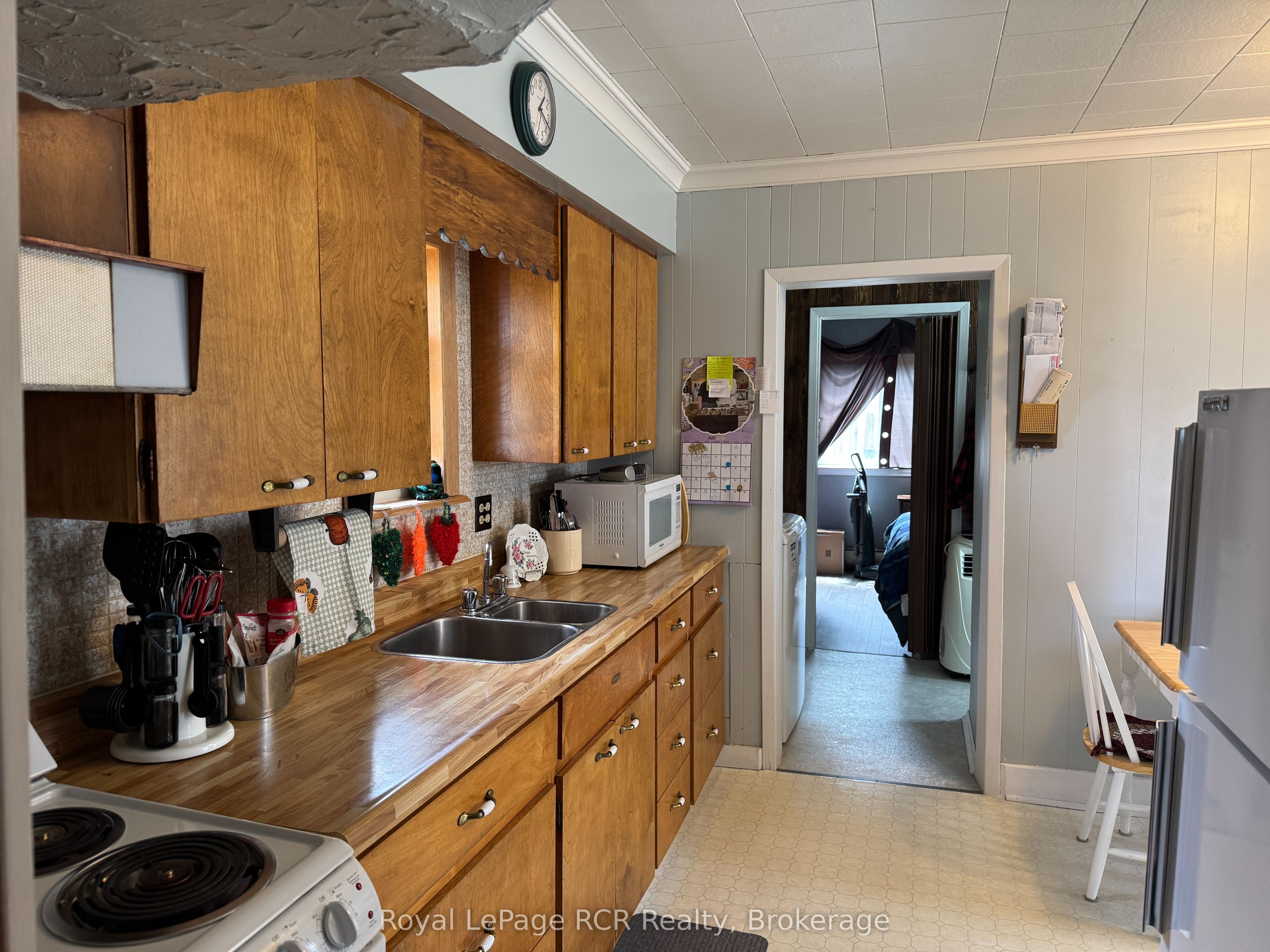381 14th Street W Property Photo 5