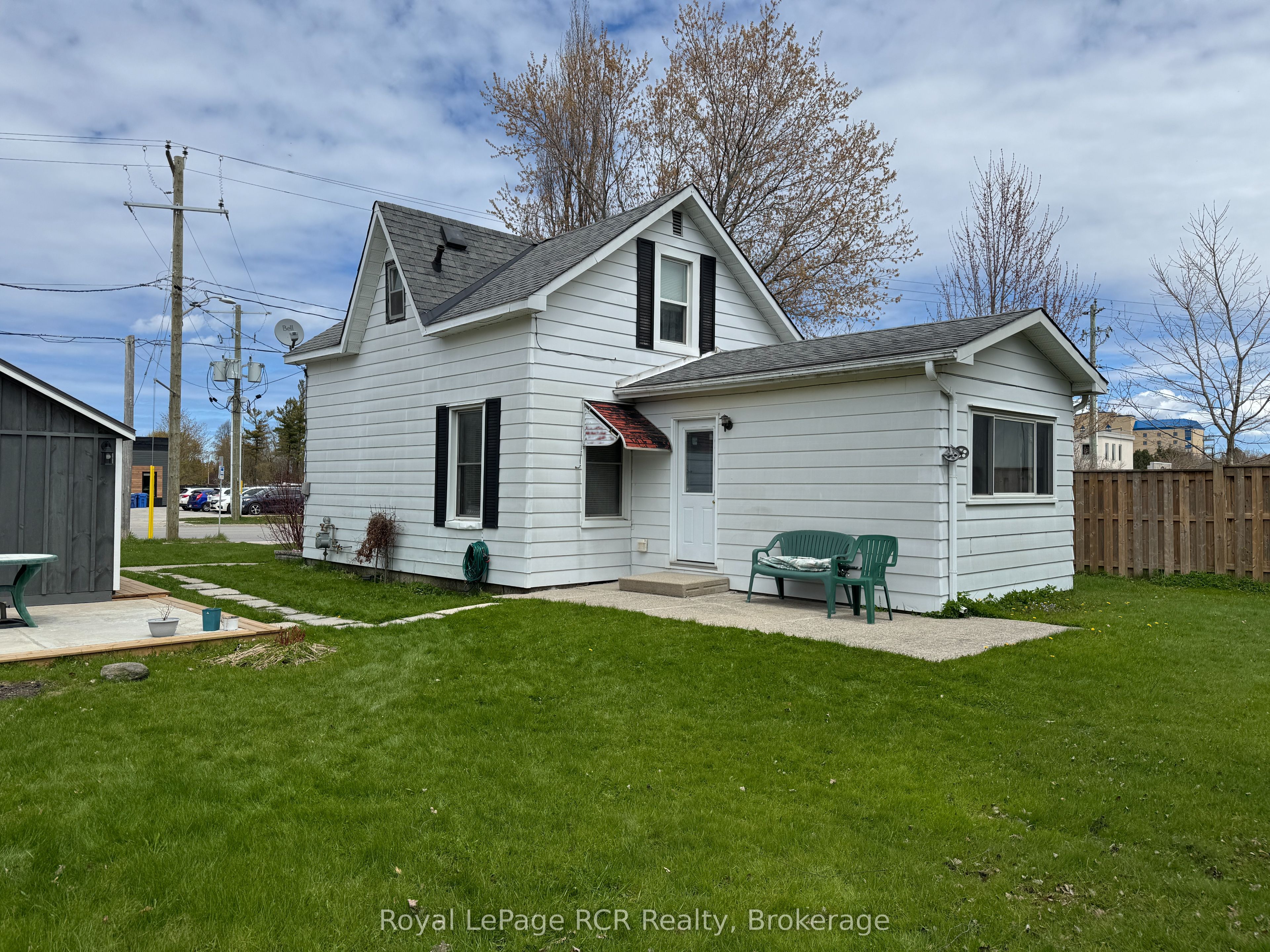 381 14th Street W Property Photo 9