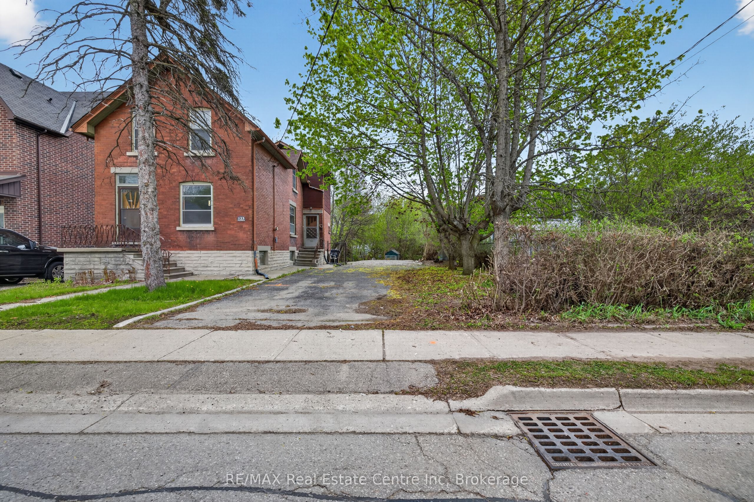 121 Elizabeth Street Property Photo 7