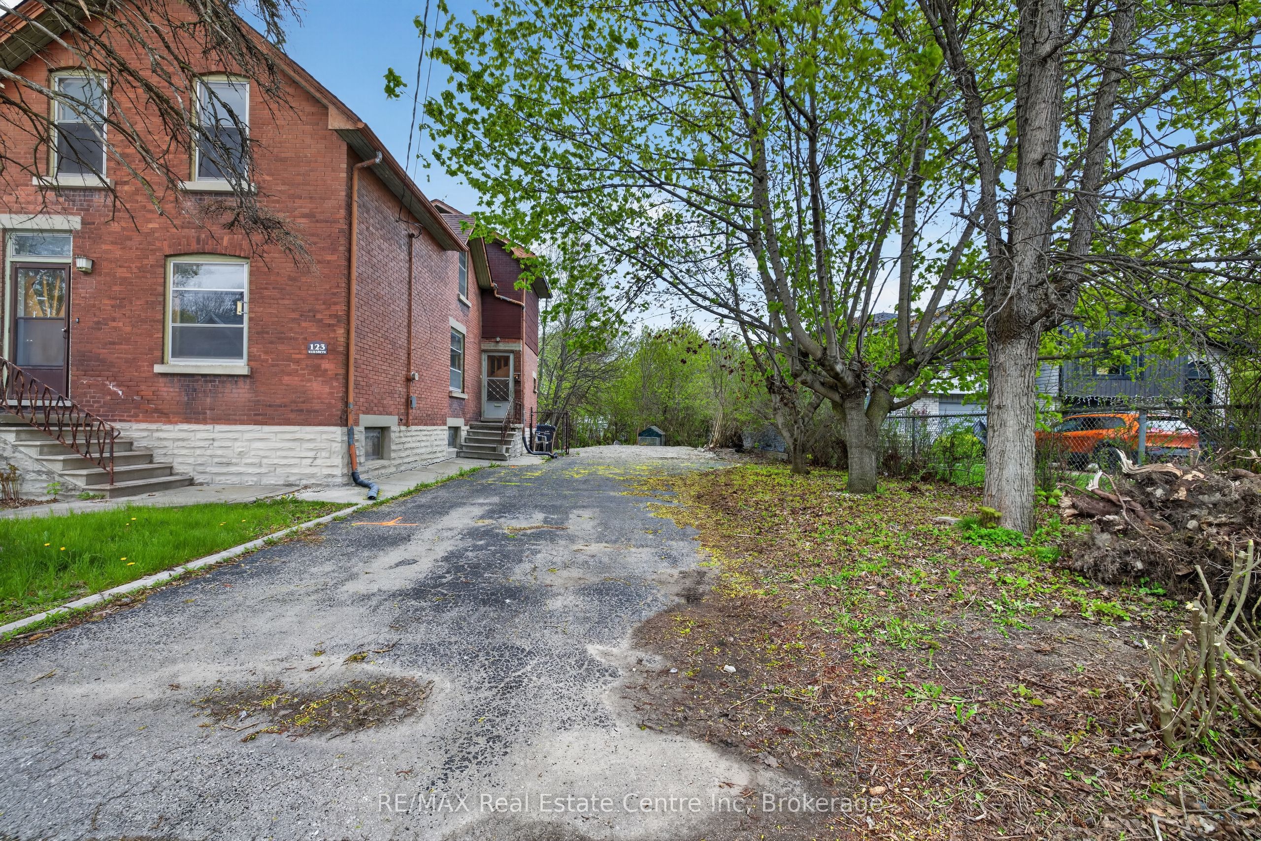 121 Elizabeth Street Property Photo 8