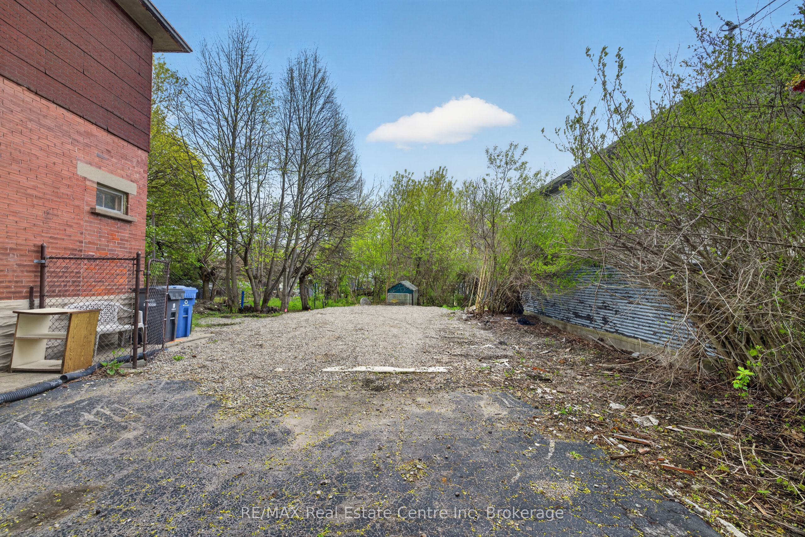 121 Elizabeth Street Property Photo 9