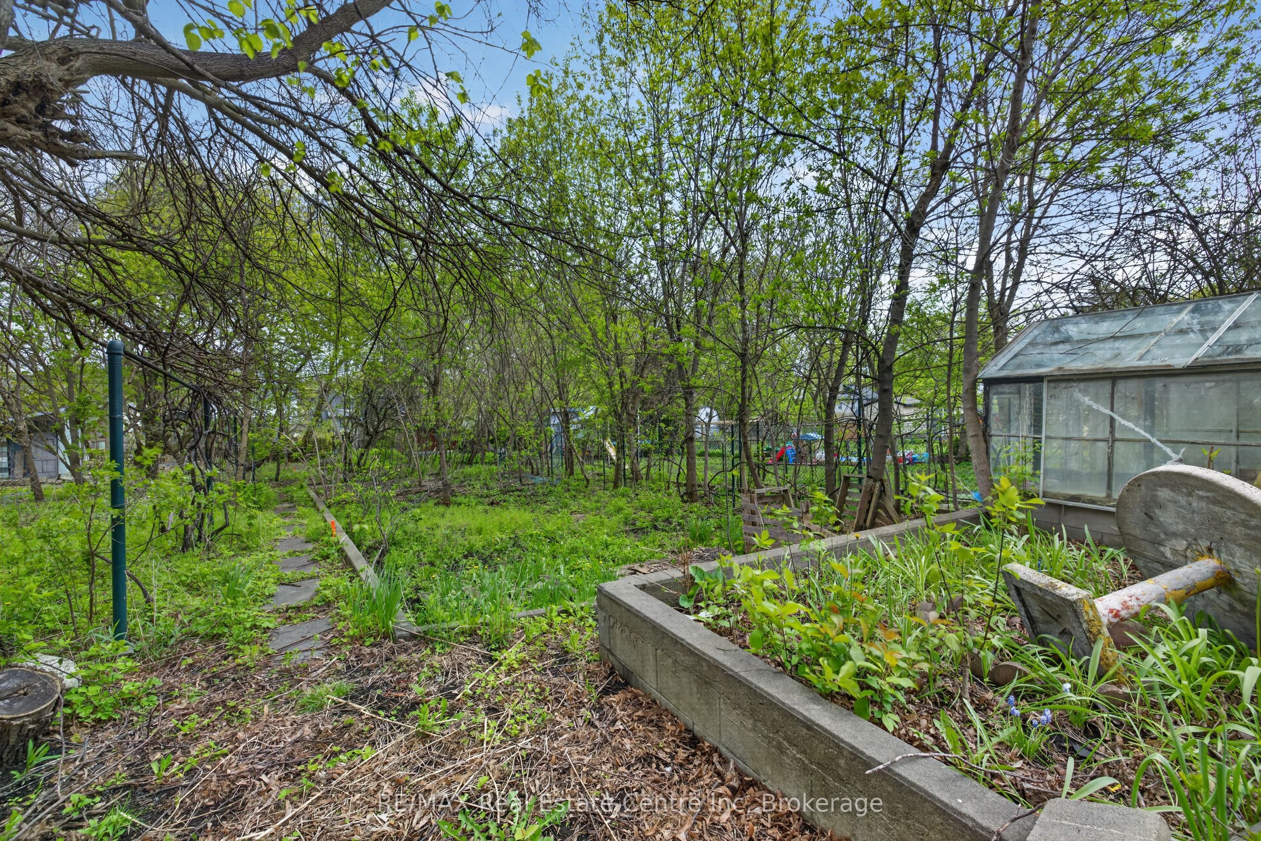 121 Elizabeth Street Property Photo 11