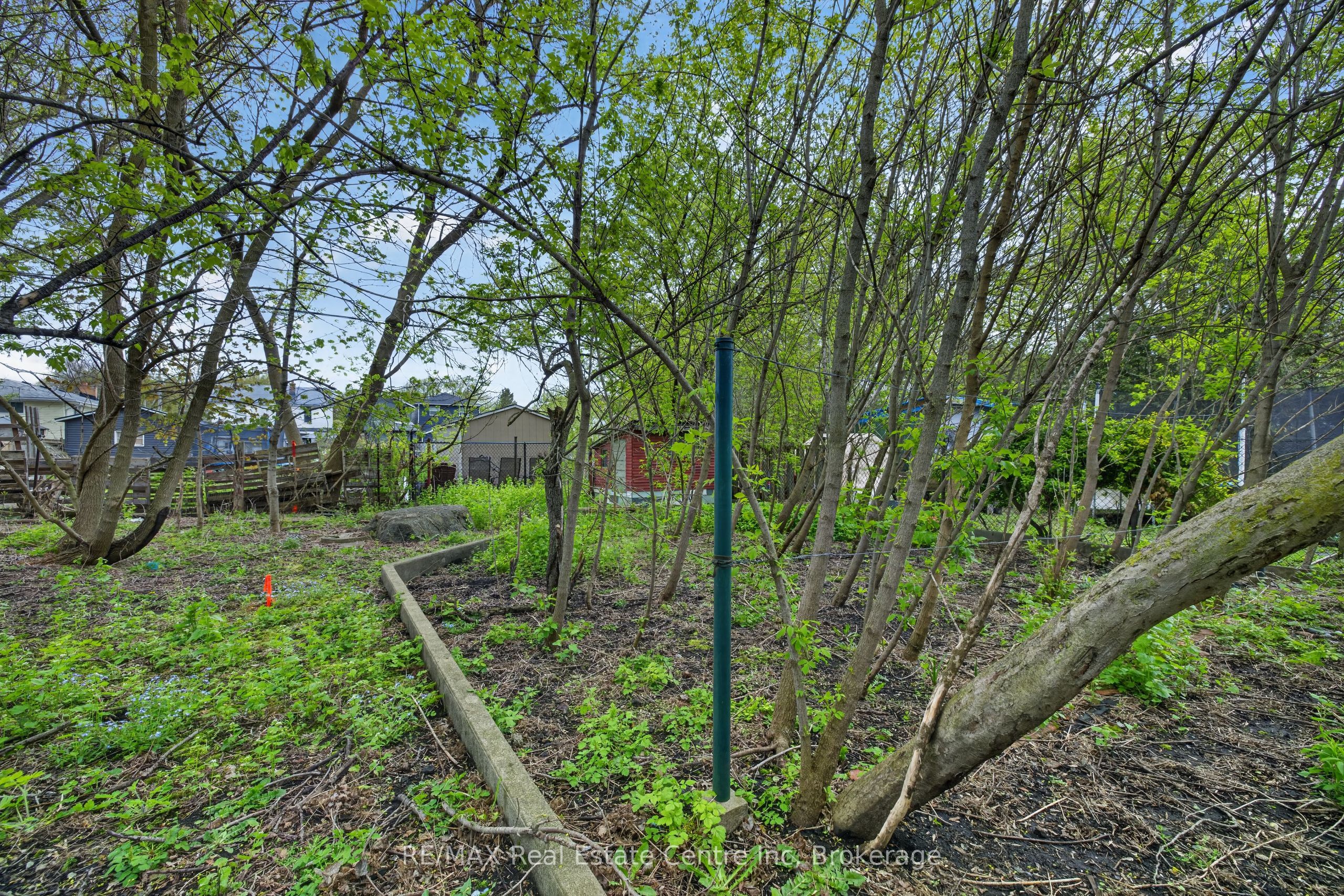 121 Elizabeth Street Property Photo 12