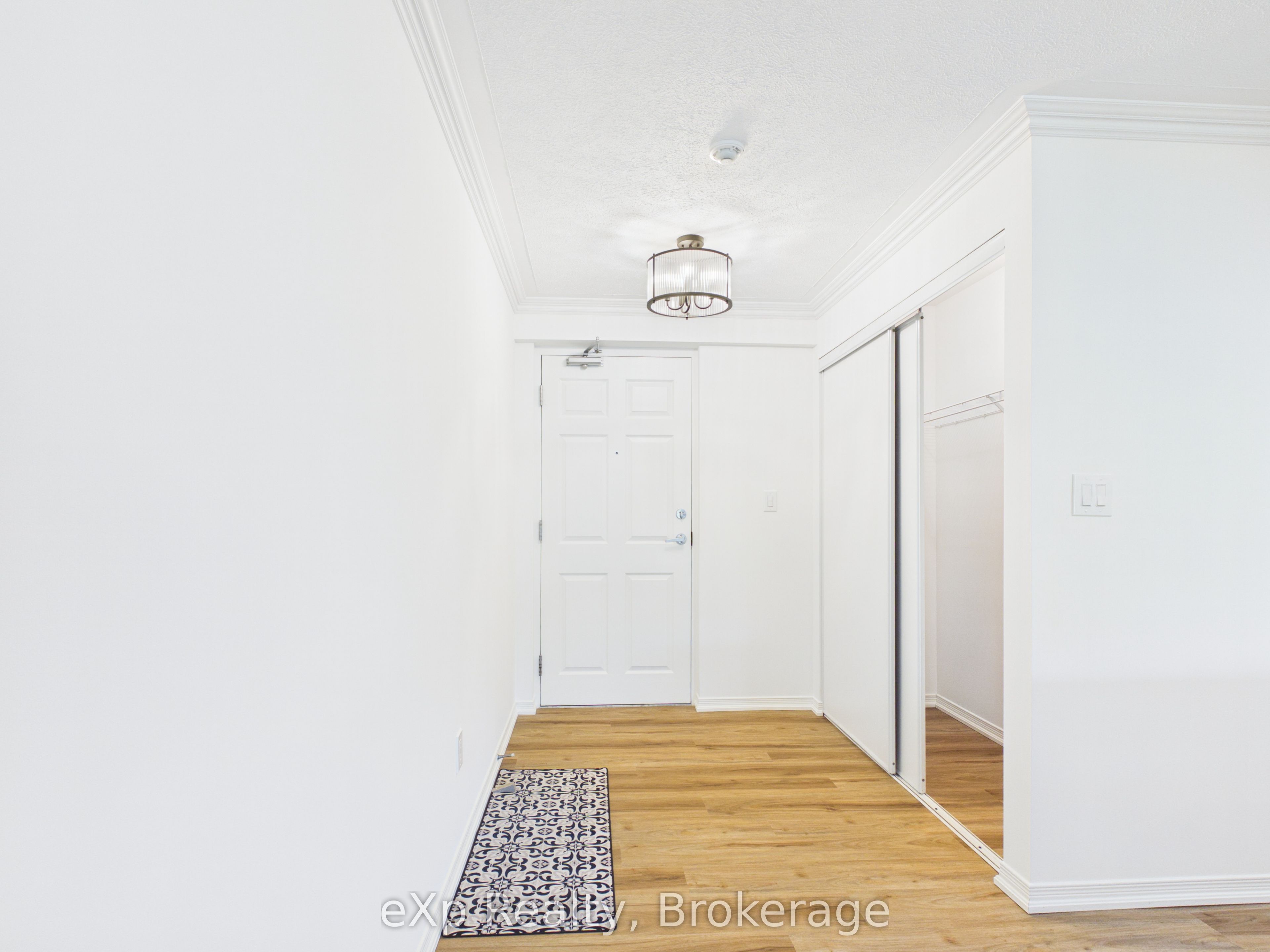 85 William Street N 202 Property Photo 4