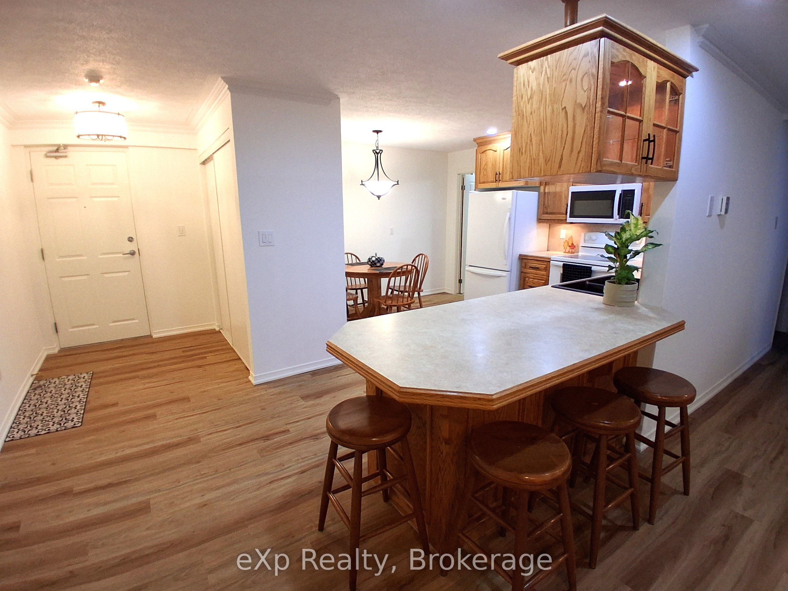 85 William Street N 202 Property Photo 5