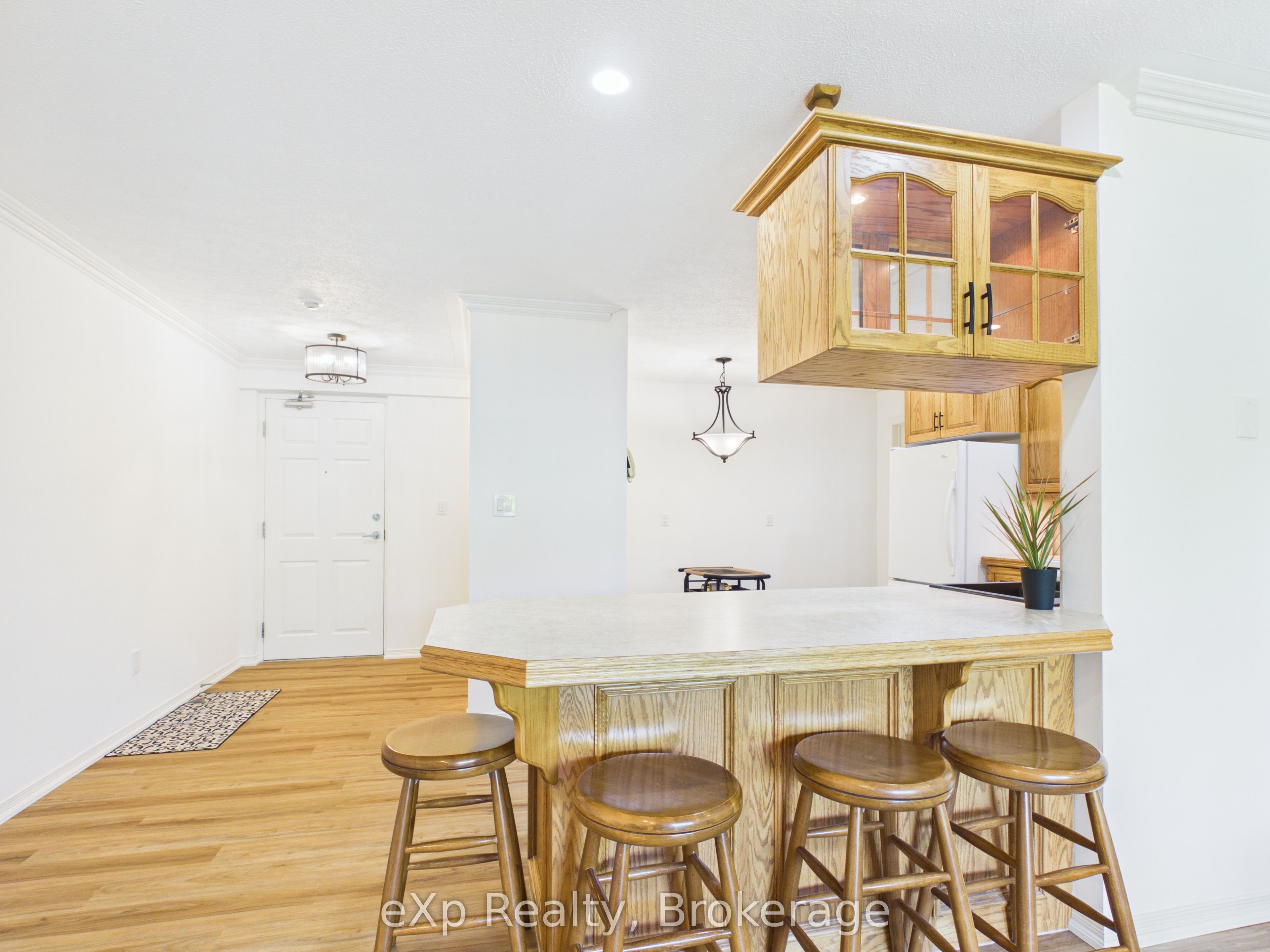 85 William Street N 202 Property Photo 6