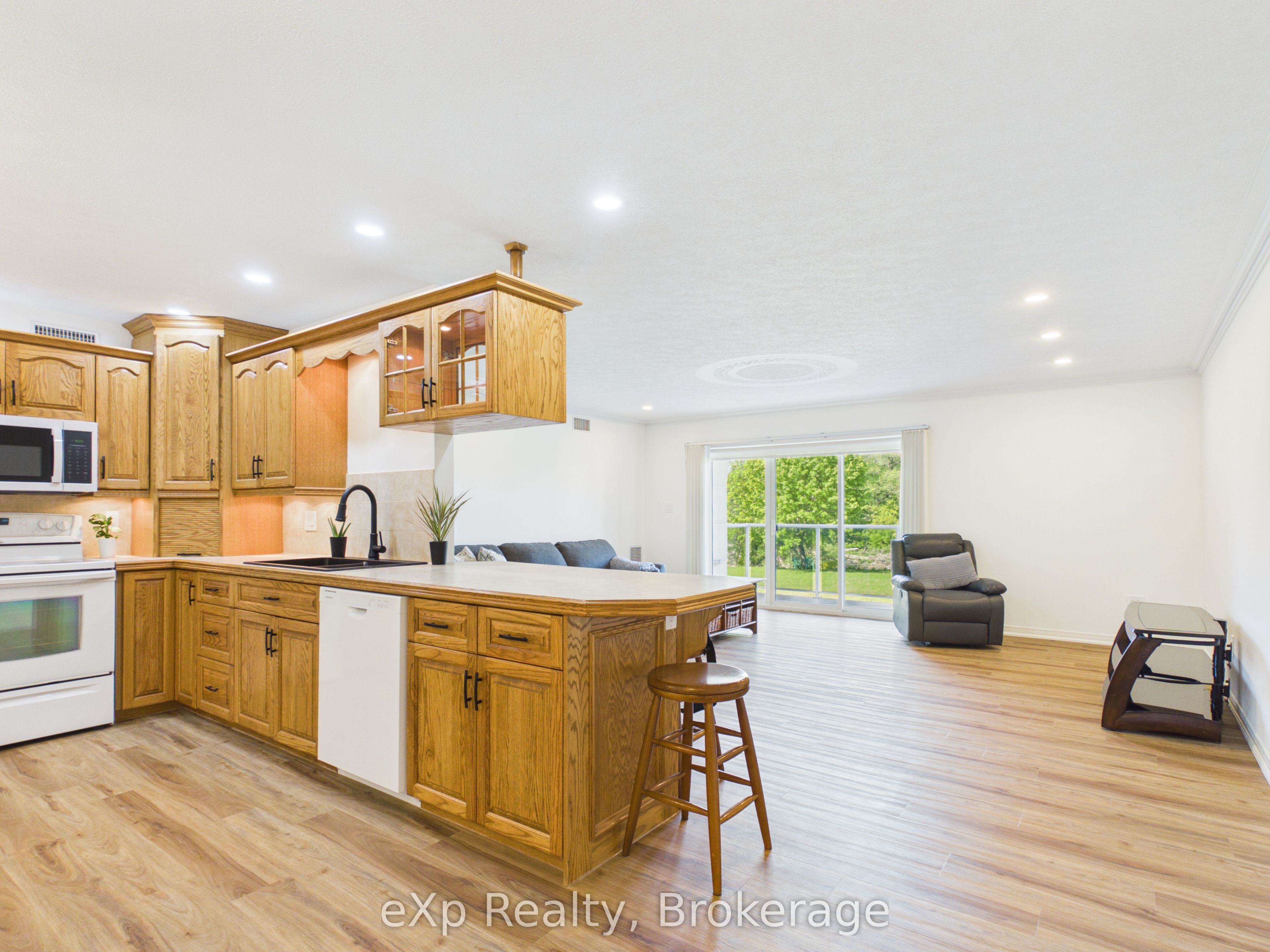 85 William Street N 202 Property Photo 7