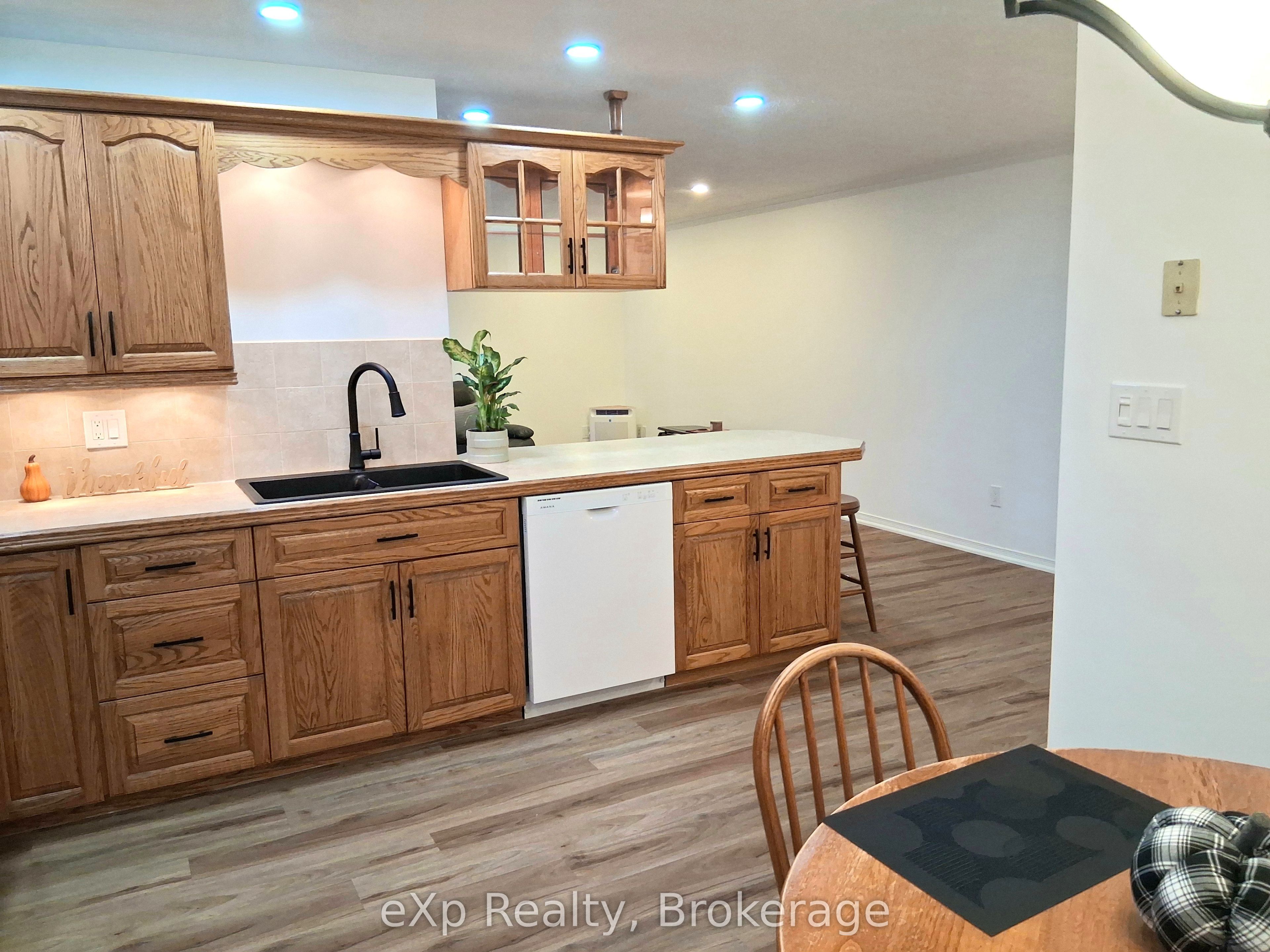 85 William Street N 202 Property Photo 11