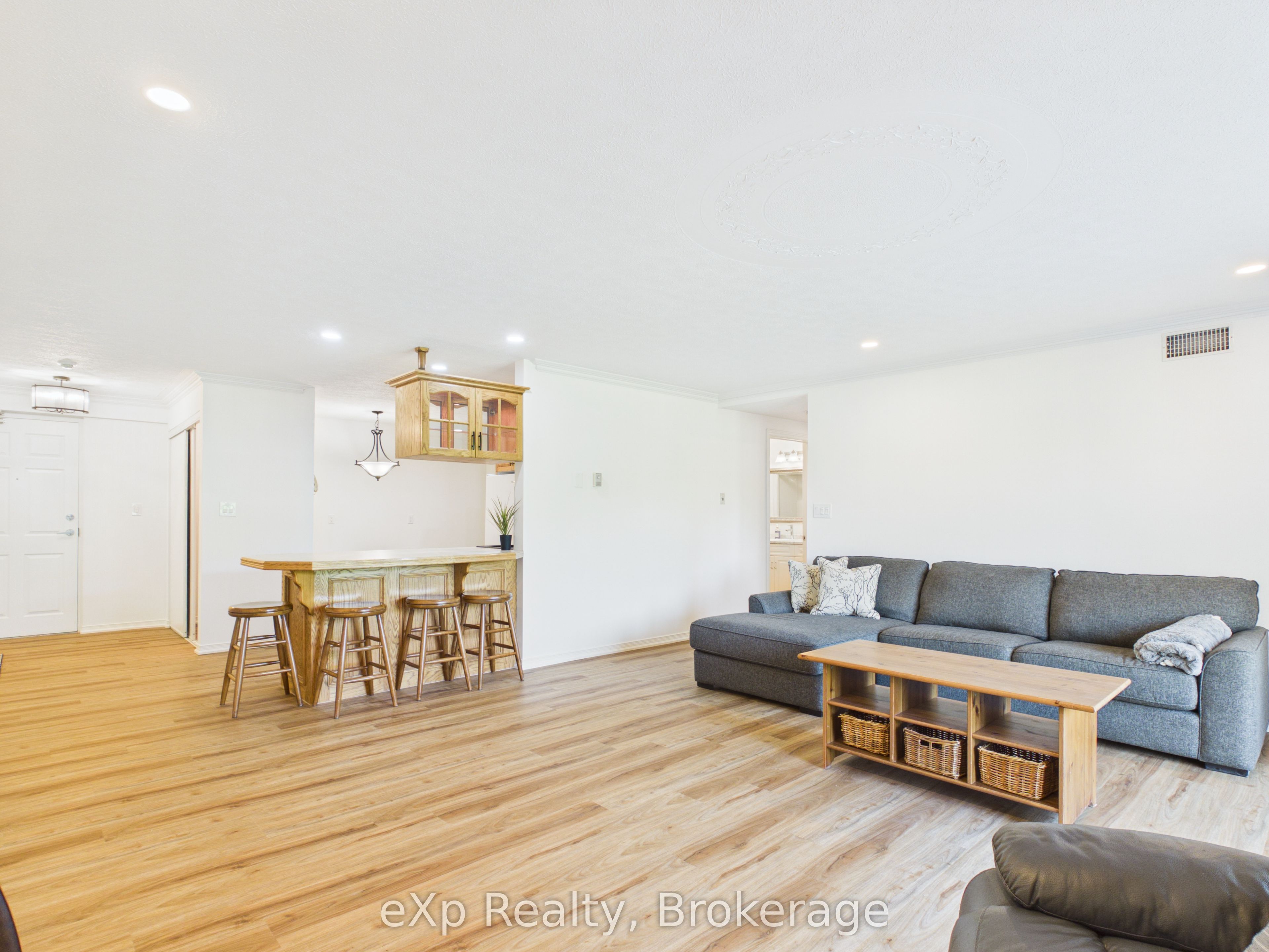 85 William Street N 202 Property Photo 15