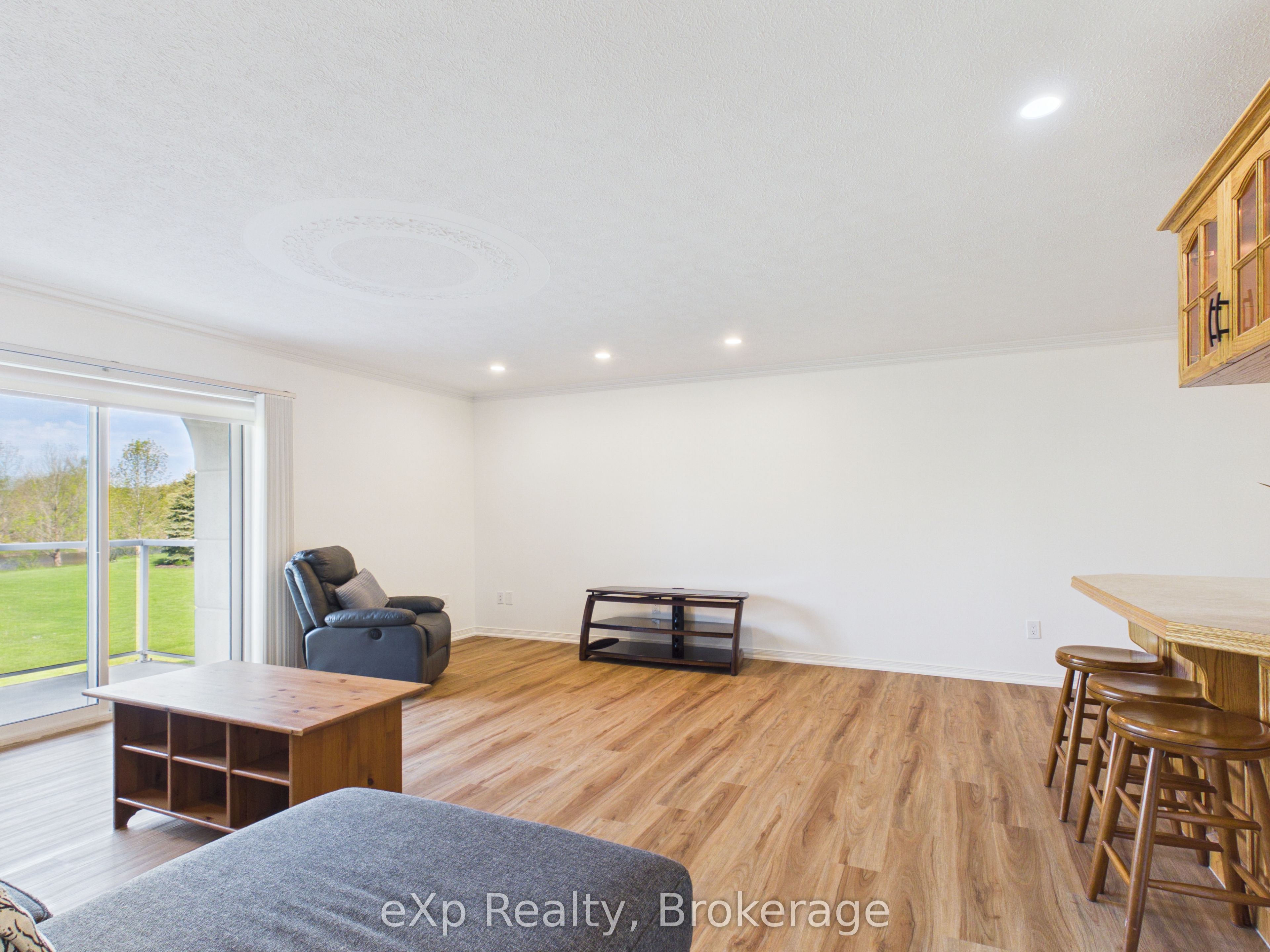 85 William Street N 202 Property Photo 17