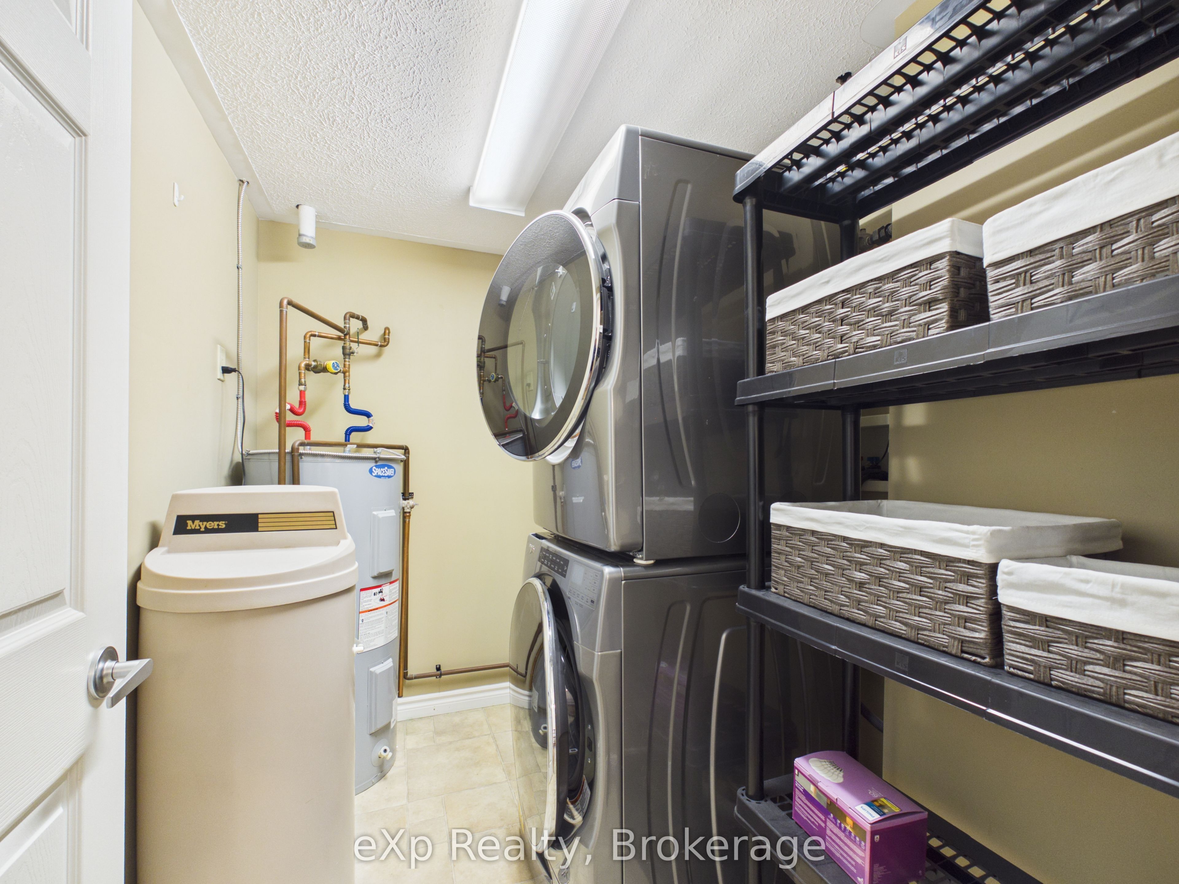 85 William Street N 202 Property Photo 32