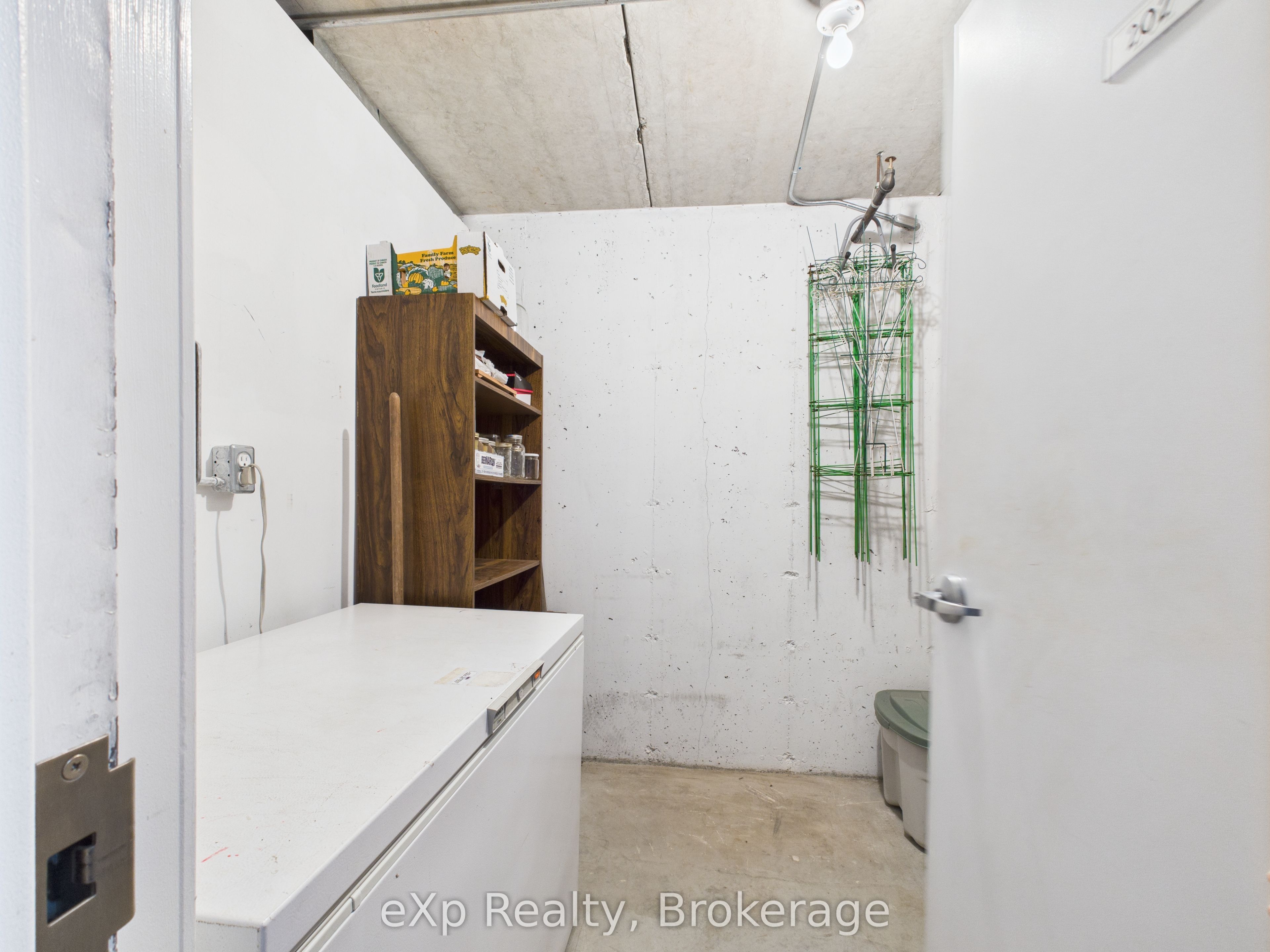85 William Street N 202 Property Photo 33