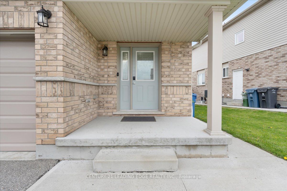 28 Ne Drone Crescent Property Photo 2