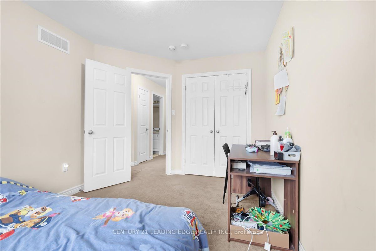 28 Ne Drone Crescent Property Photo 18