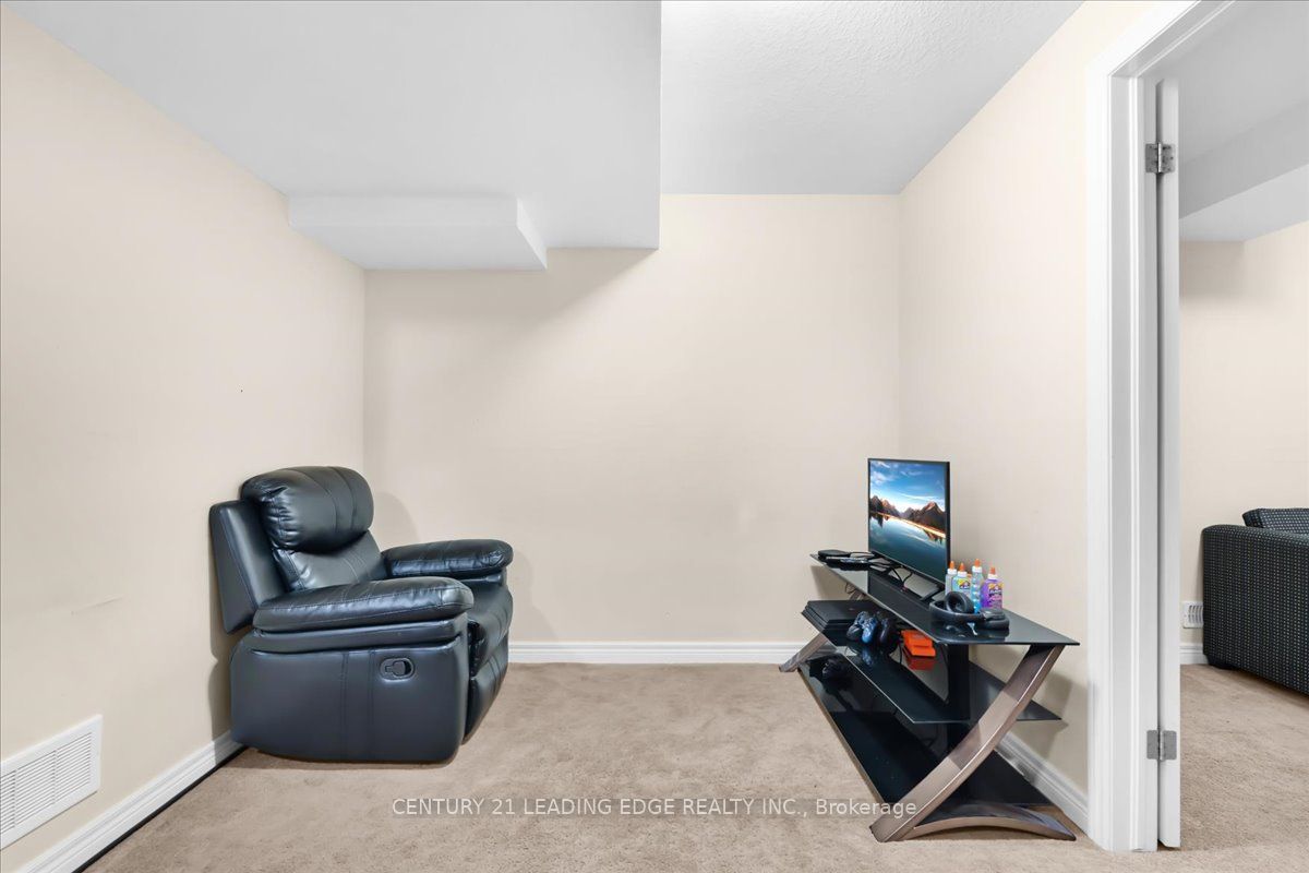 28 Ne Drone Crescent Property Photo 21