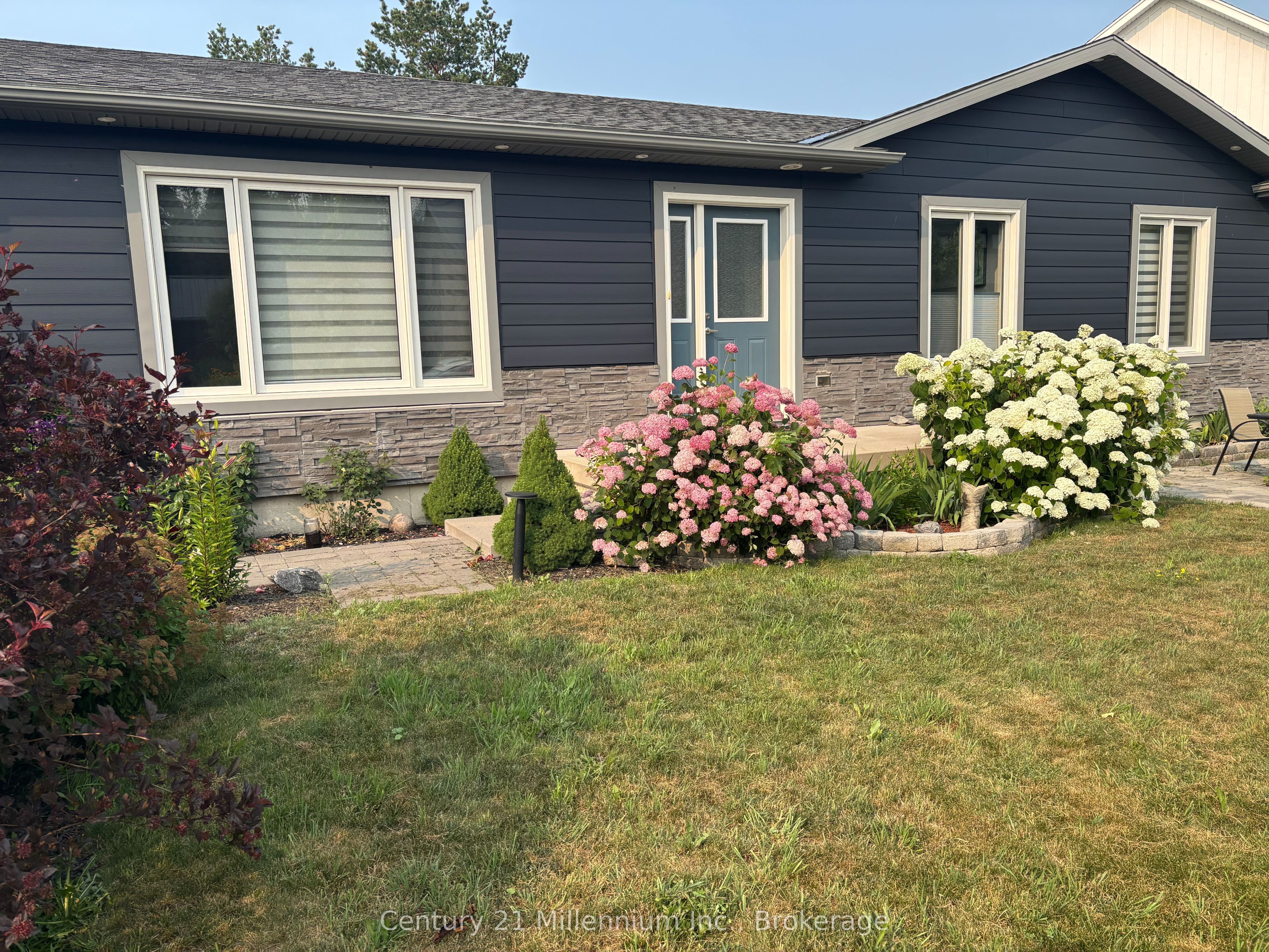 85 Gordon Crescent Property Photo 2