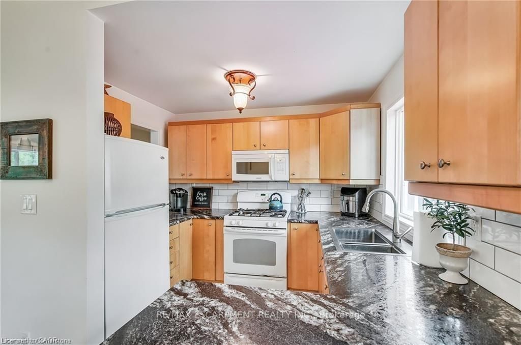 8 Beach Road Property Photo 17