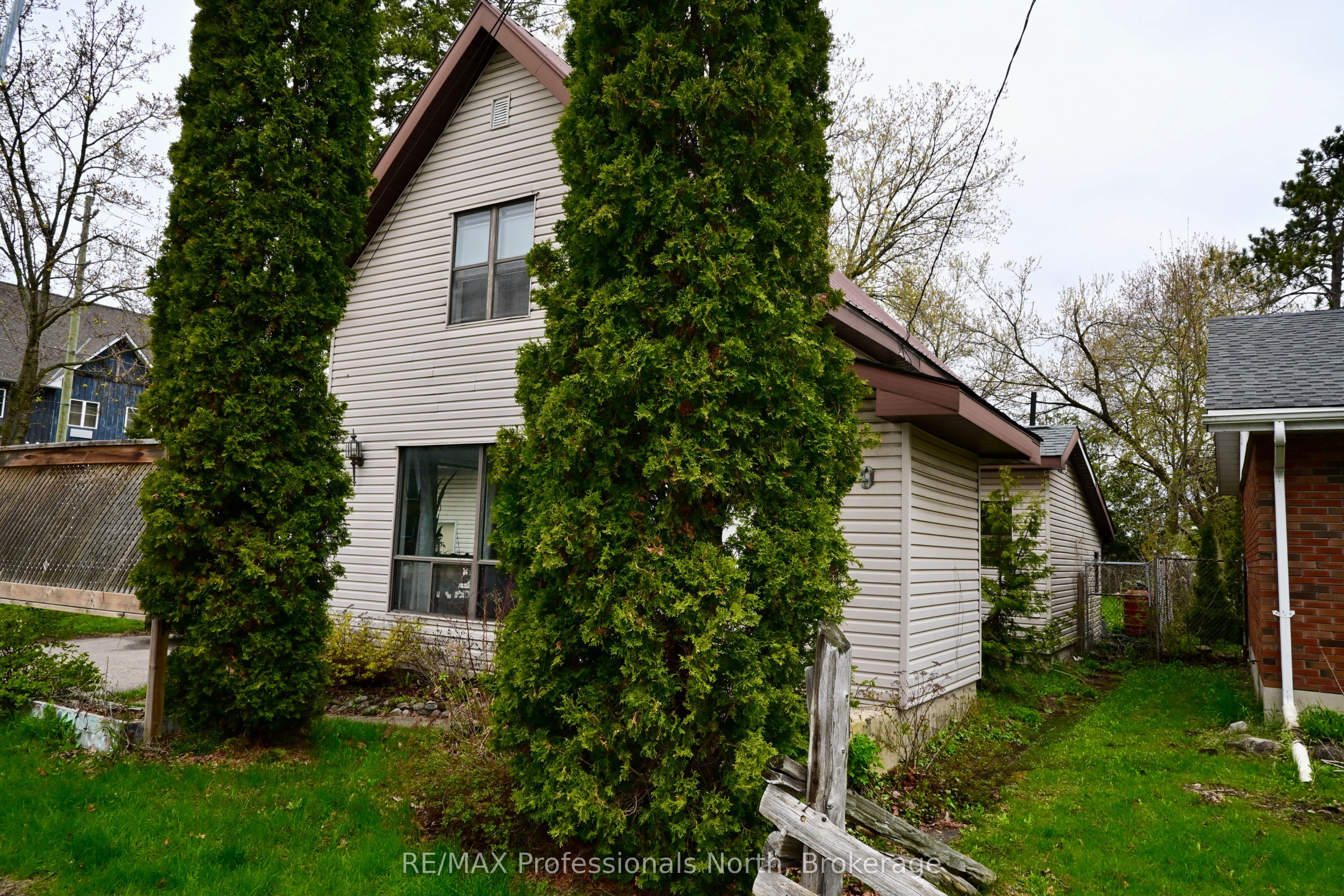 209 Dill St Street Property Photo 6