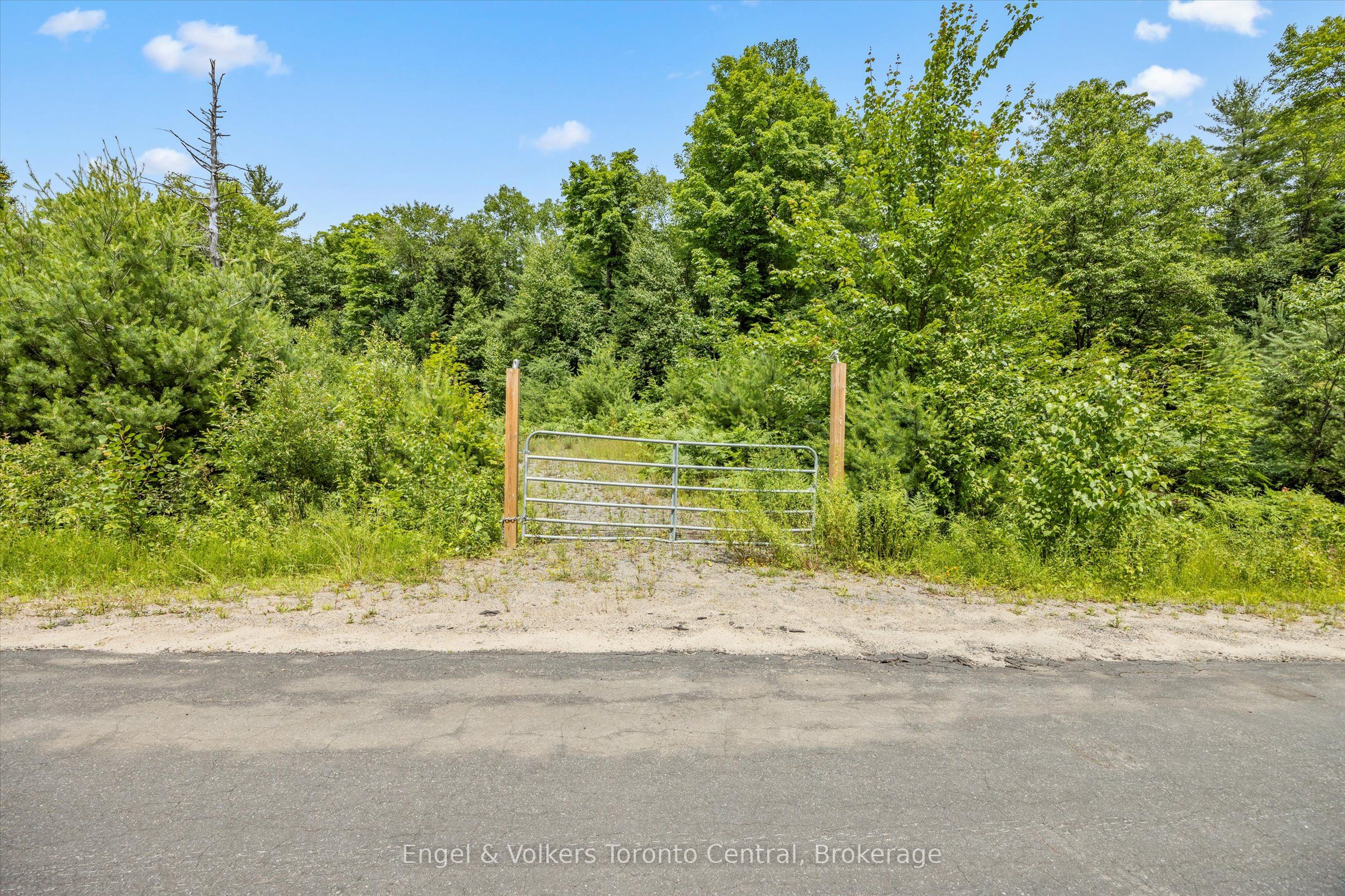 5 Arrow Ridge Road Property Photo 4