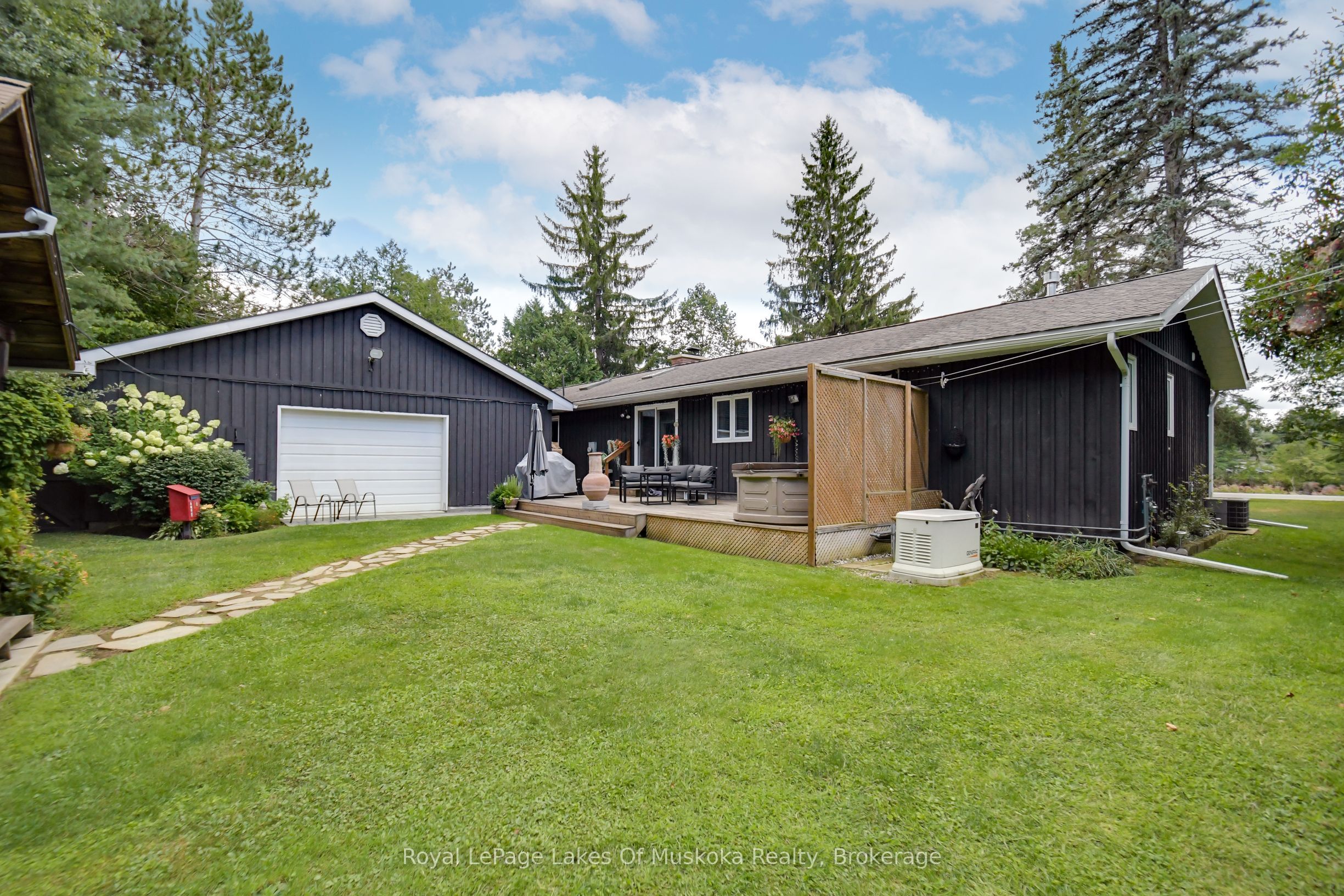 2 Leslie Drive W Property Photo 8