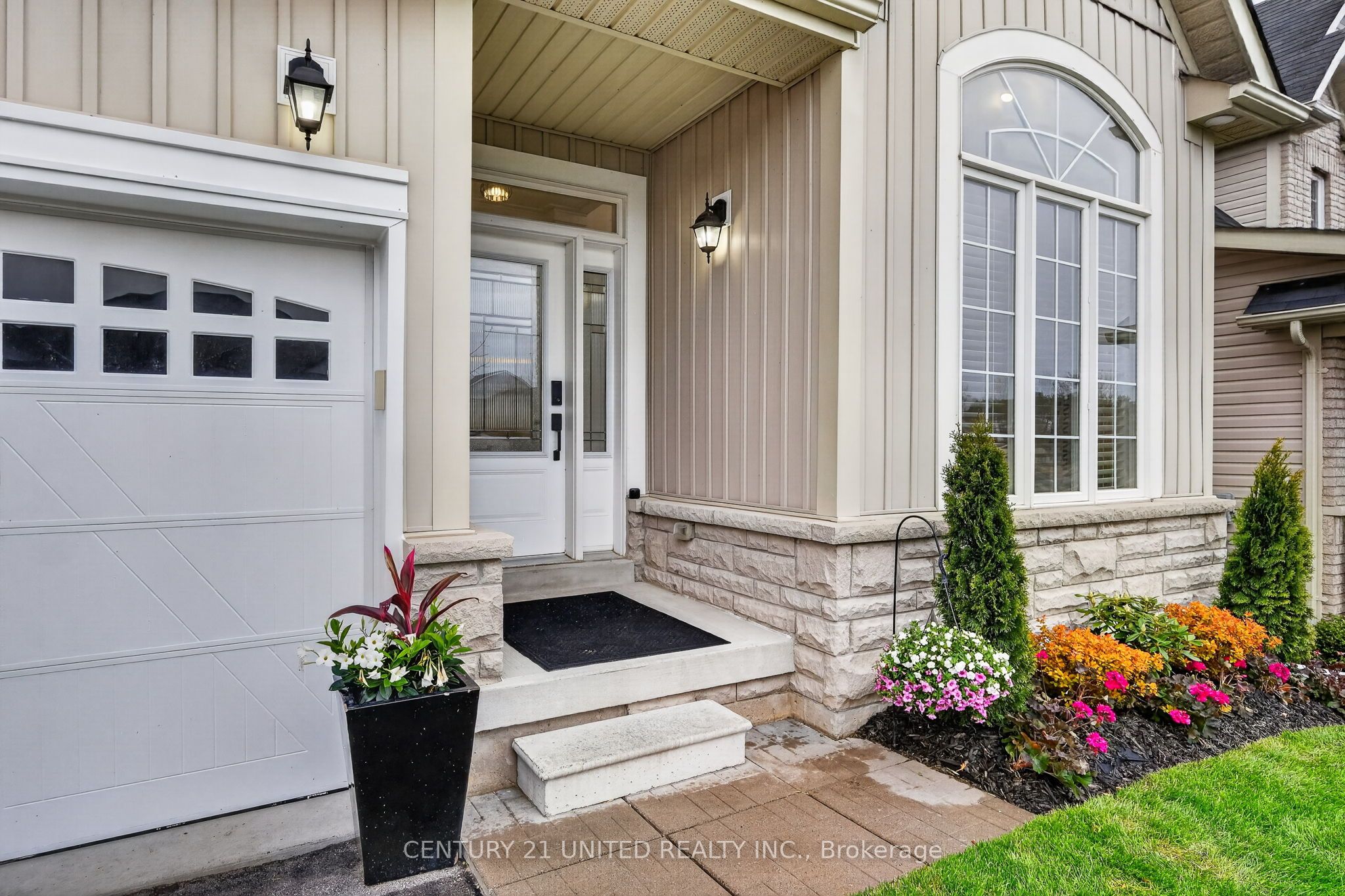 696 Fisher Street Property Photo 2