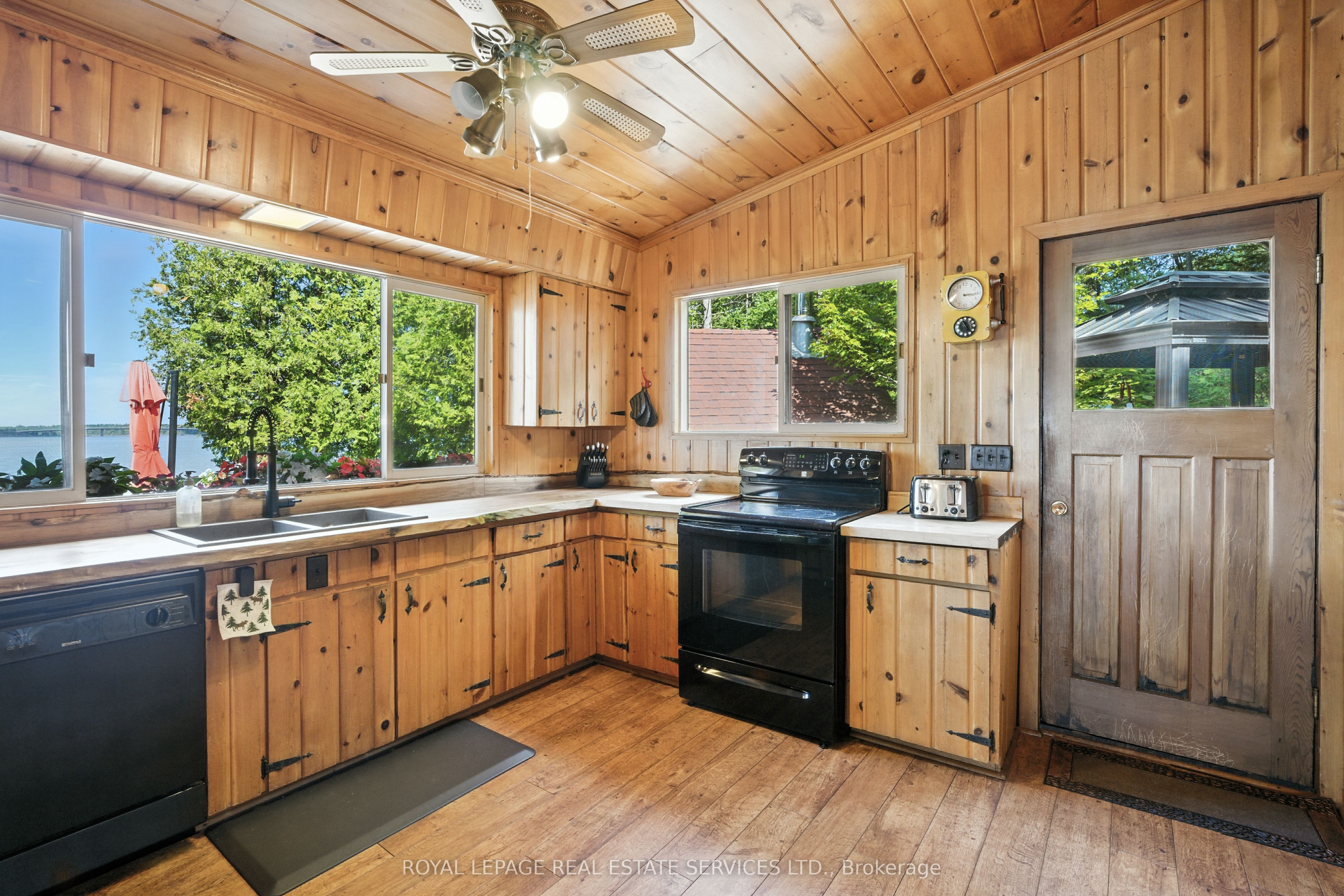 2278 Shore Road Property Photo 9