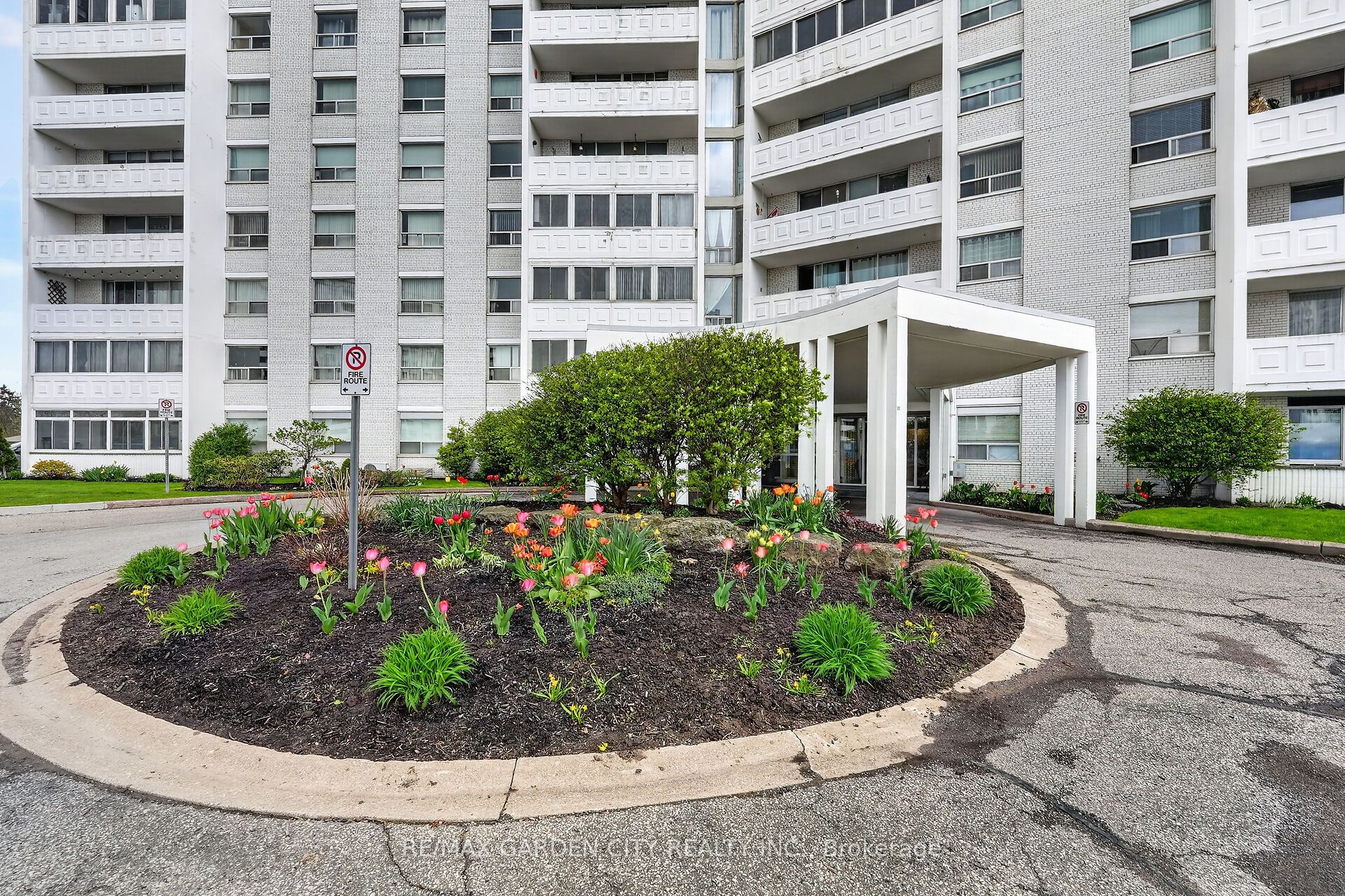 35 Towering Heights Boulevard 106 Property Photo 4