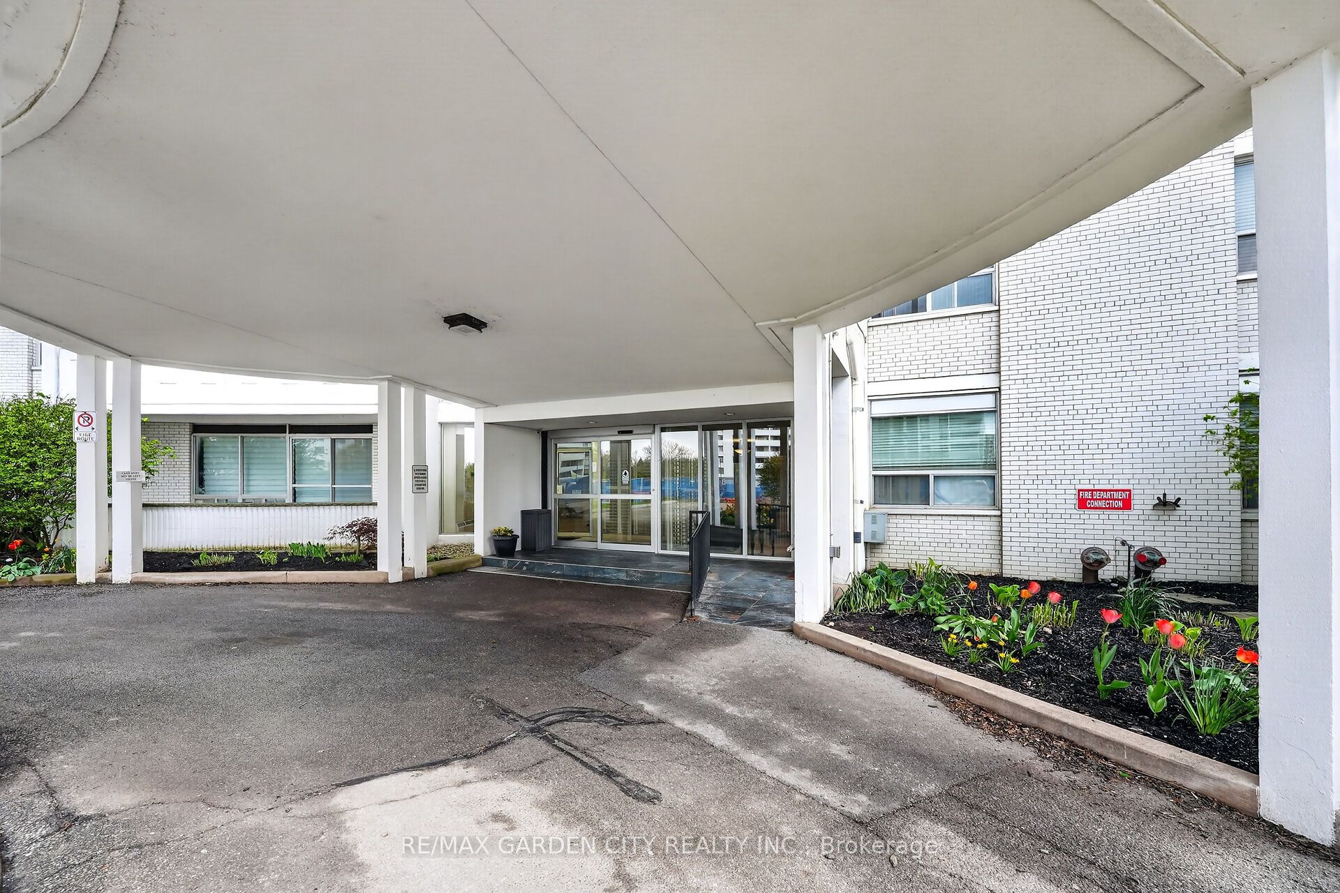 35 Towering Heights Boulevard 106 Property Photo 5