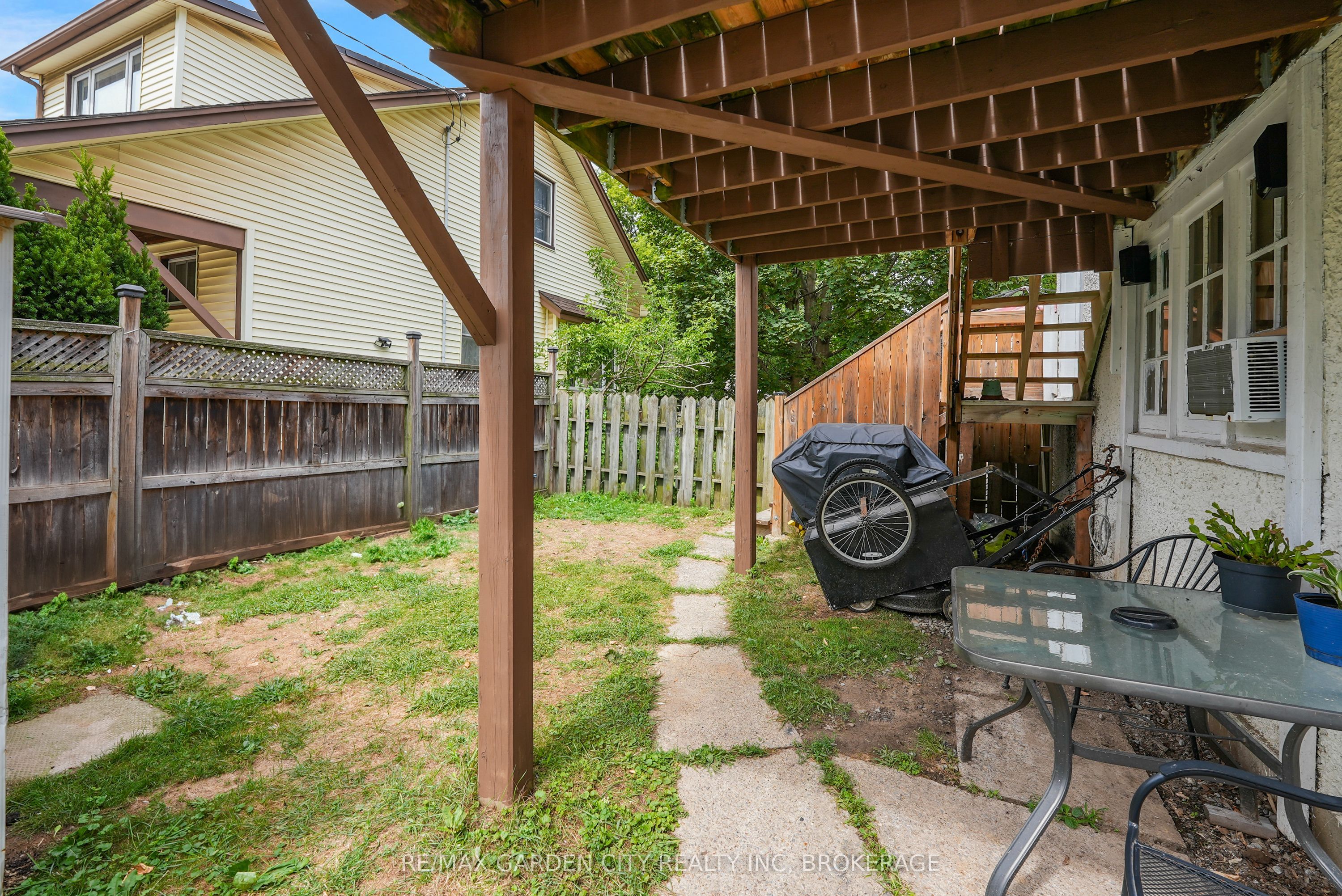 213 Geneva Street Property Photo 4