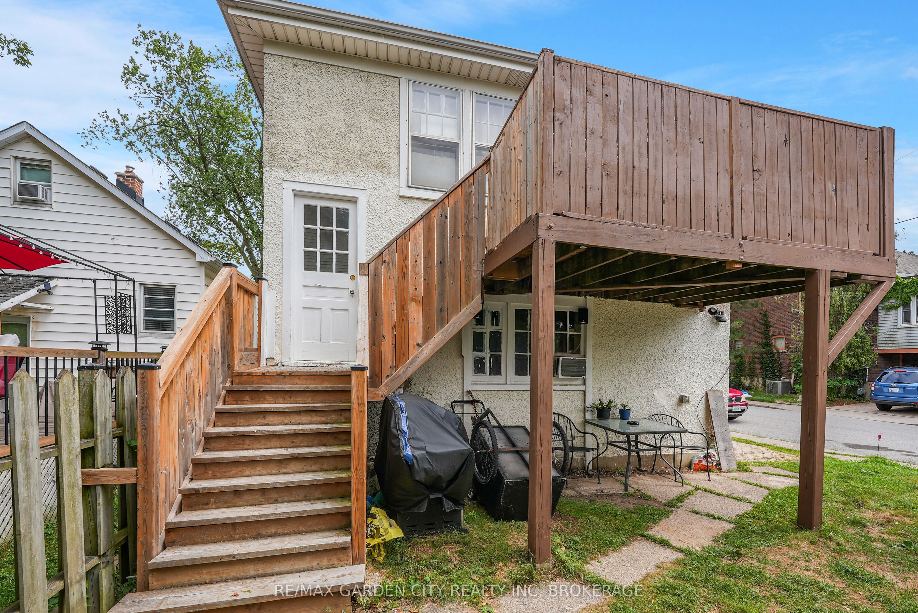 213 Geneva Street Property Photo 5