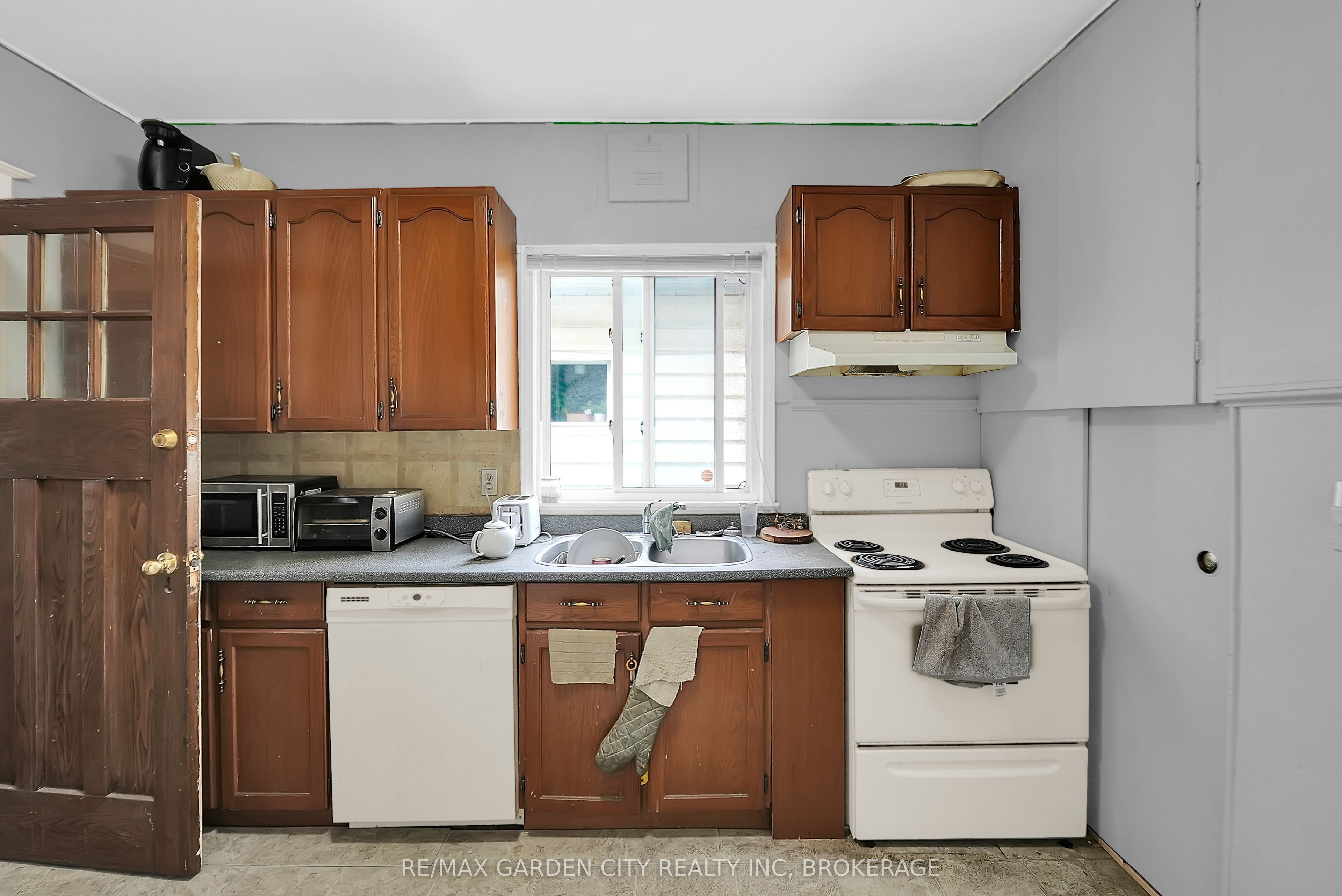 213 Geneva Street Property Photo 6