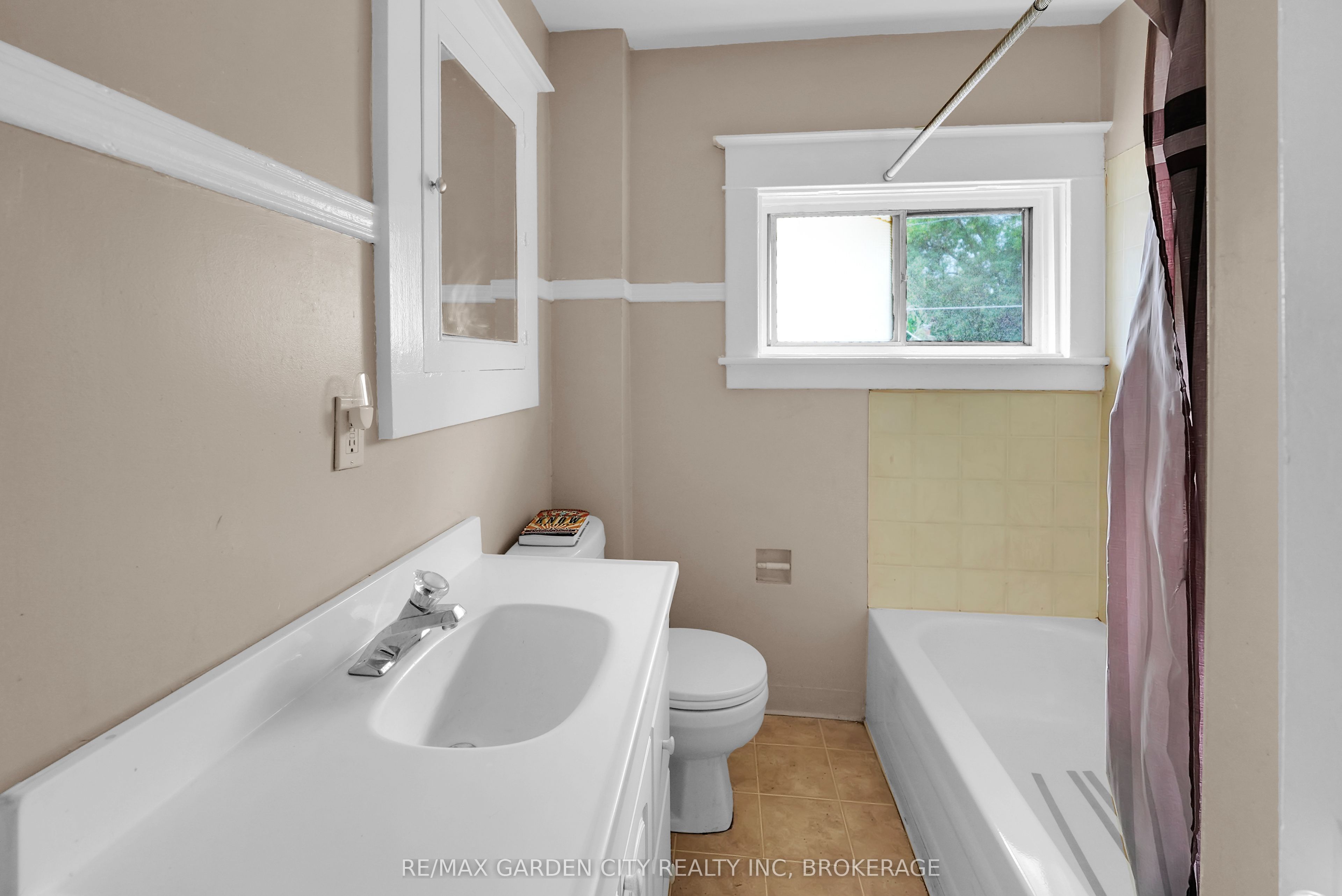 213 Geneva Street Property Photo 13