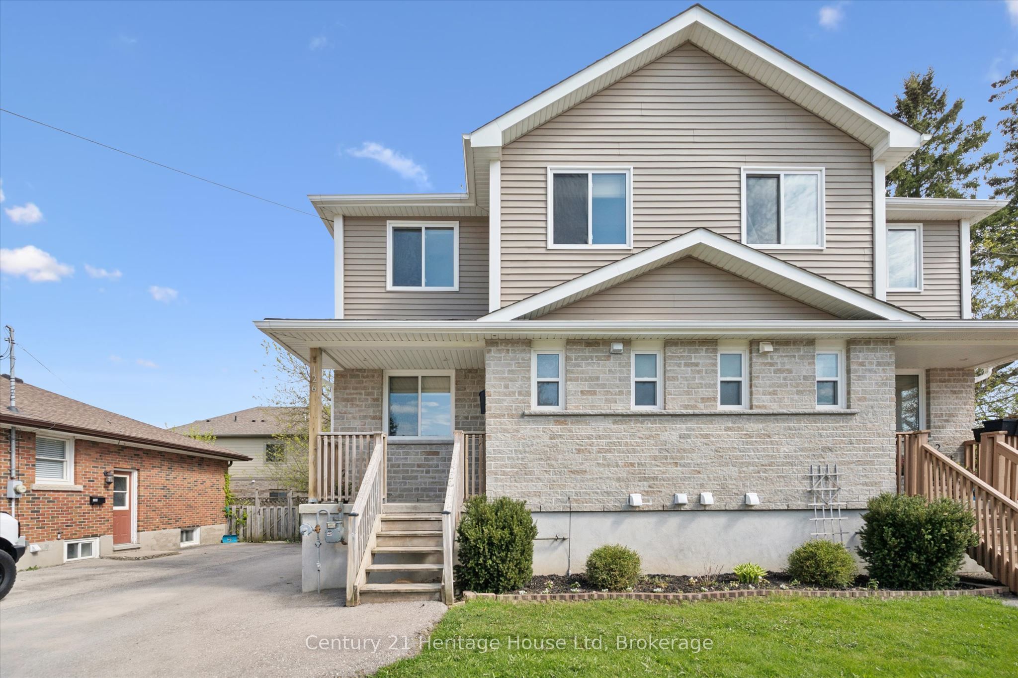 126 Forfar Street E Property Photo 2
