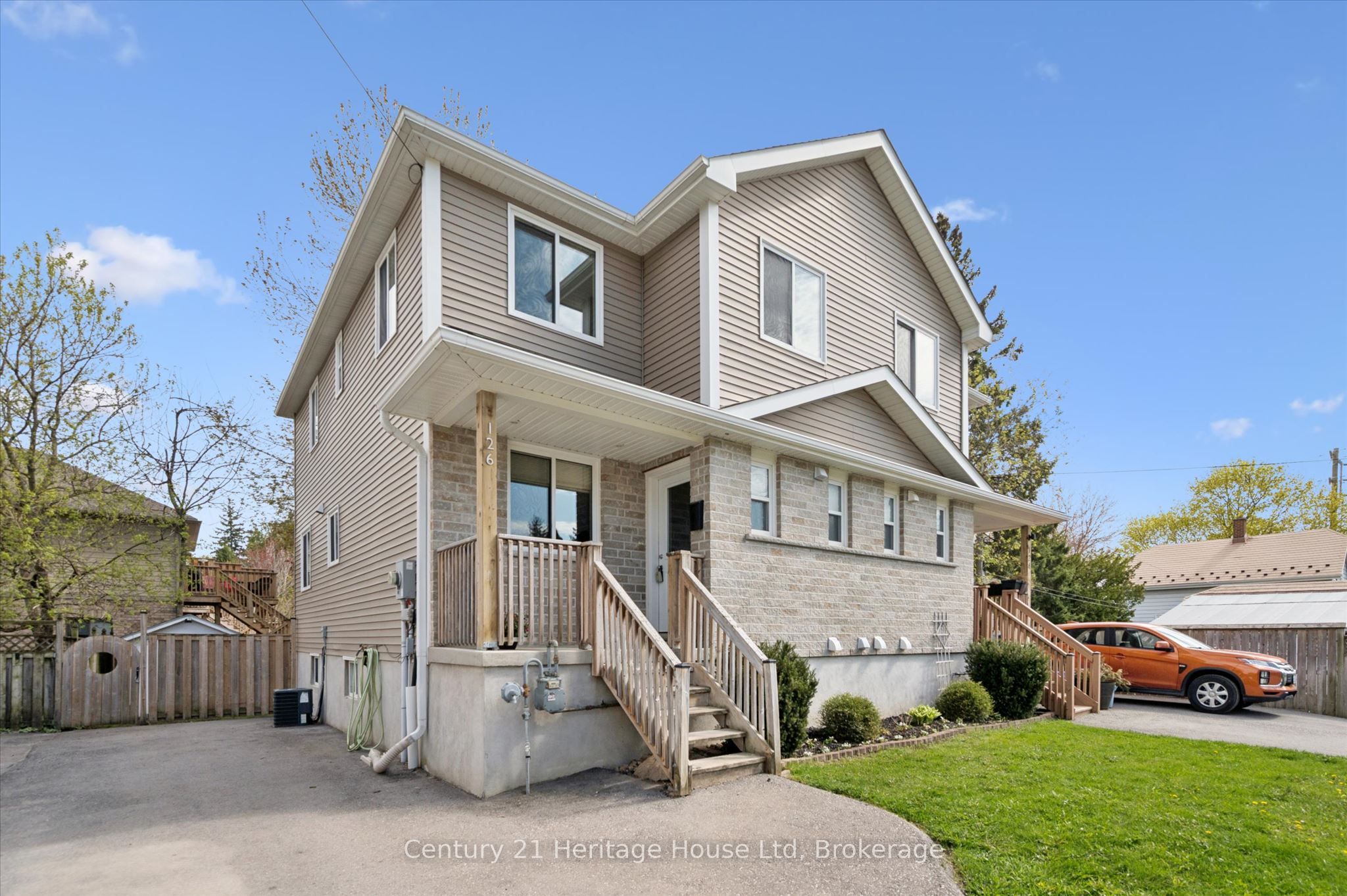 126 Forfar Street E Property Photo 4