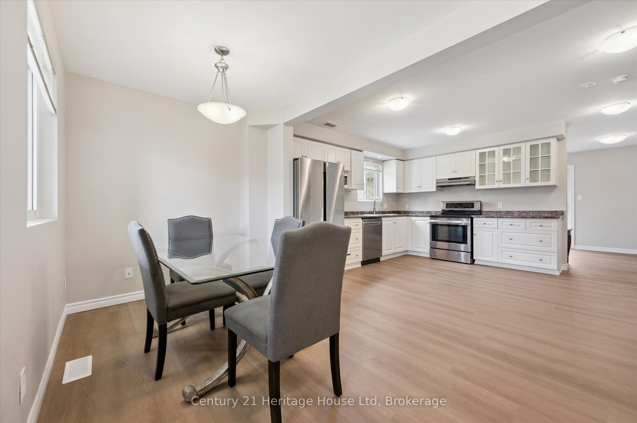 126 Forfar Street E Property Photo 7