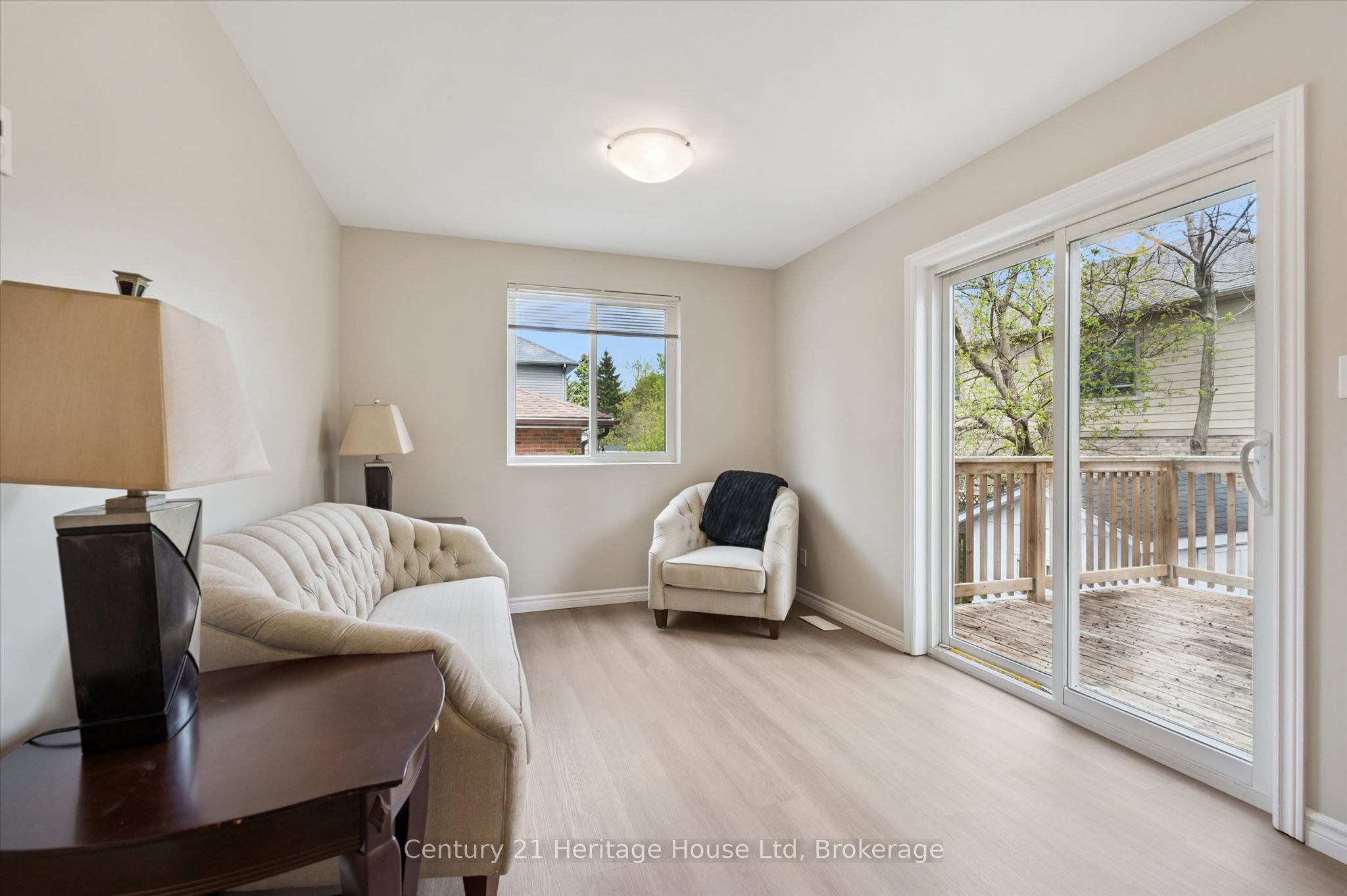 126 Forfar Street E Property Photo 14
