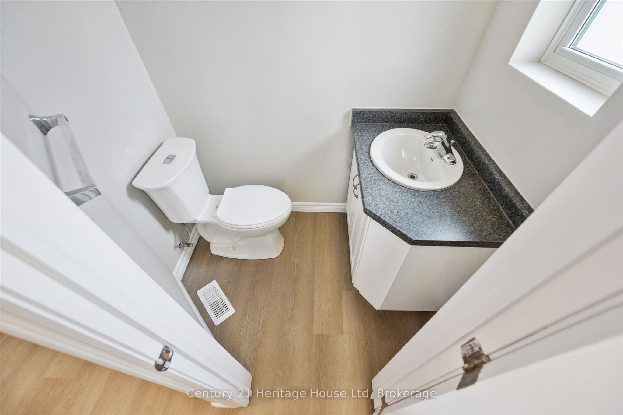 126 Forfar Street E Property Photo 18