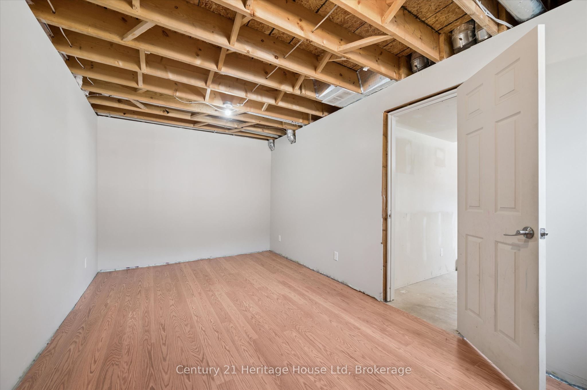 126 Forfar Street E Property Photo 29