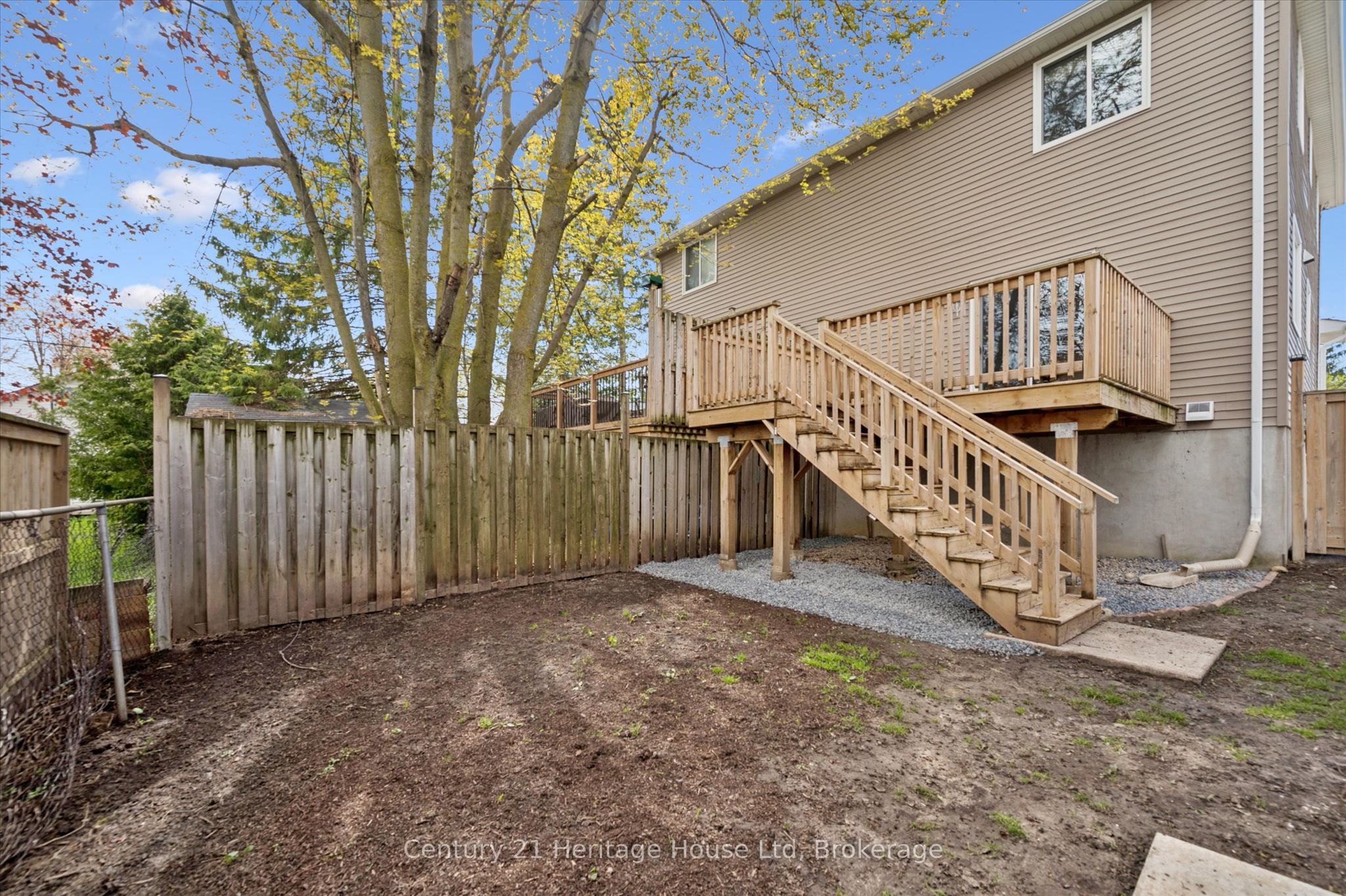 126 Forfar Street E Property Photo 37