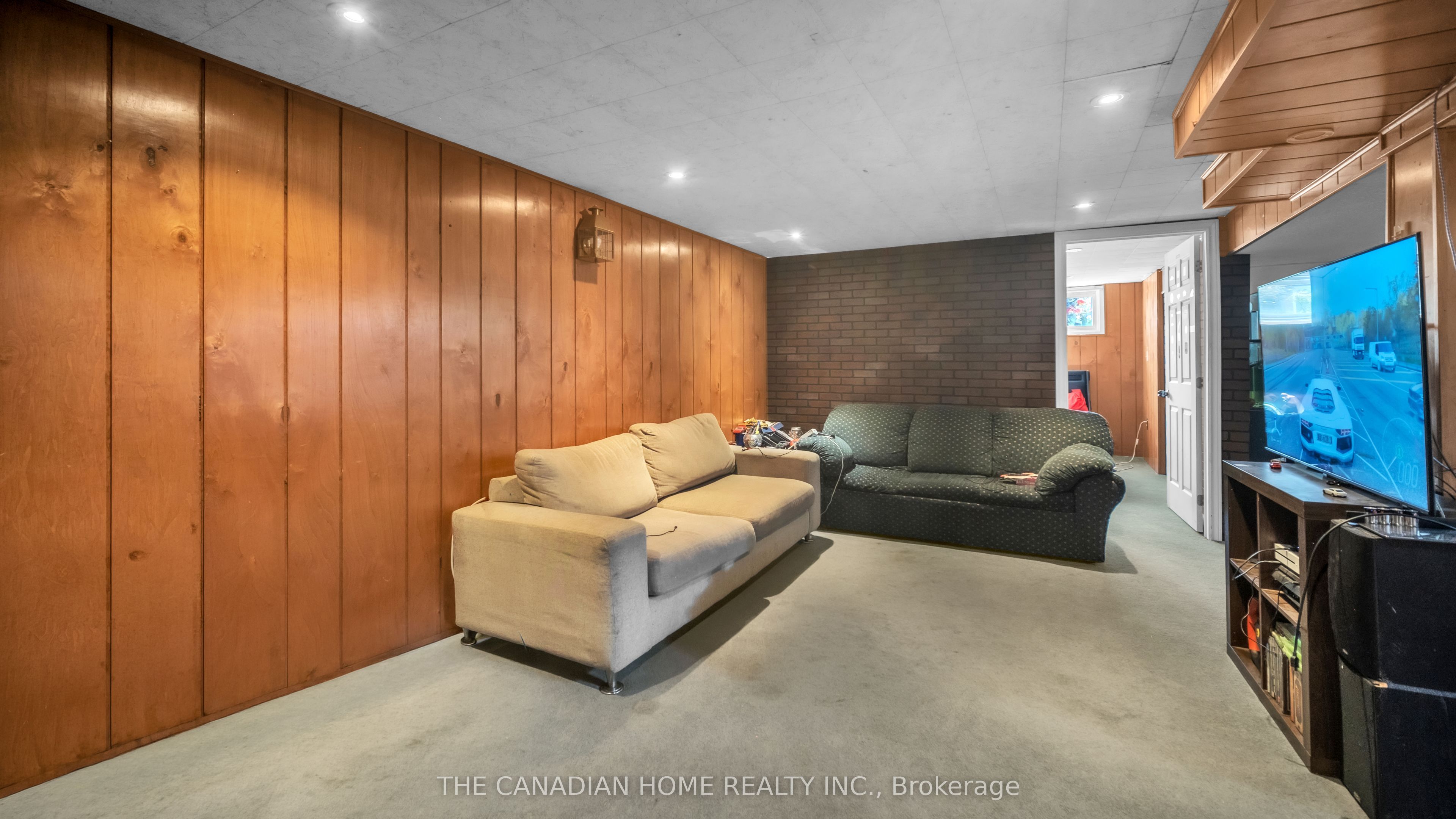 196 Tuxedo Avenue Property Photo 12