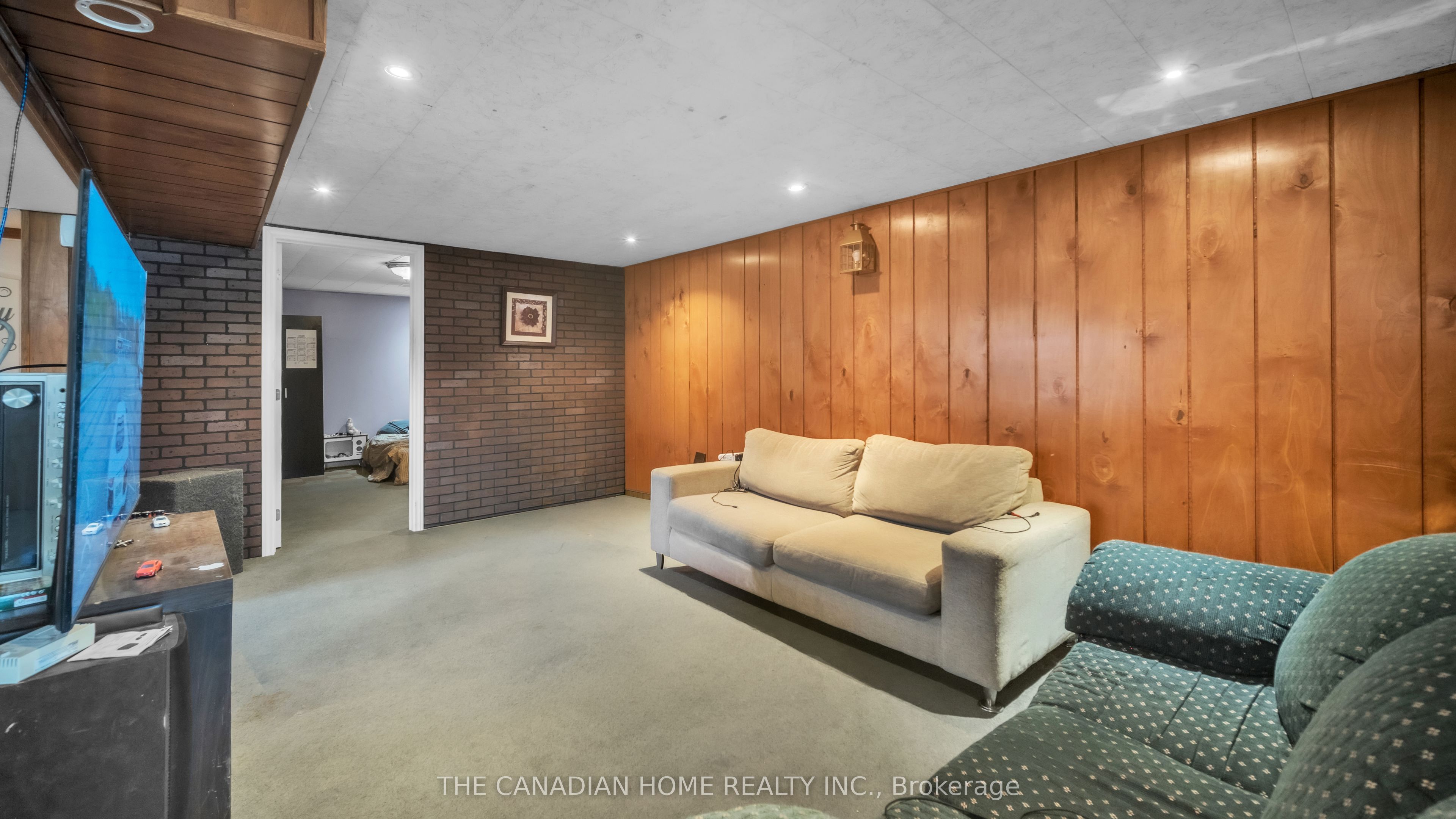 196 Tuxedo Avenue Property Photo 13