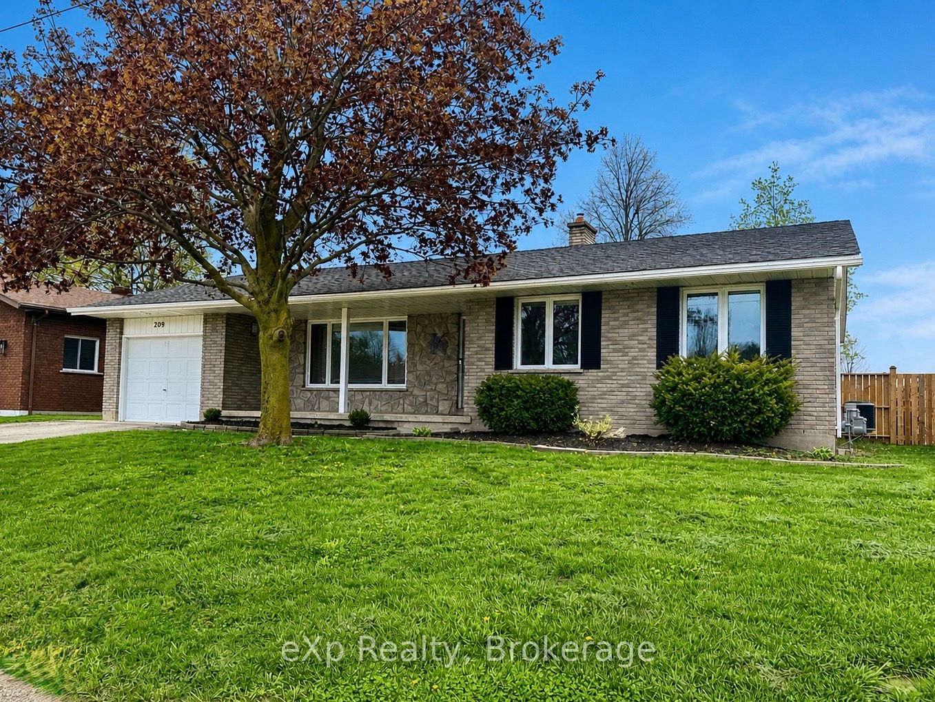 209 15th Avenue Property Photo 1