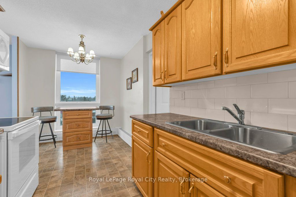19 Woodlawn Road E 614 Property Photo 10