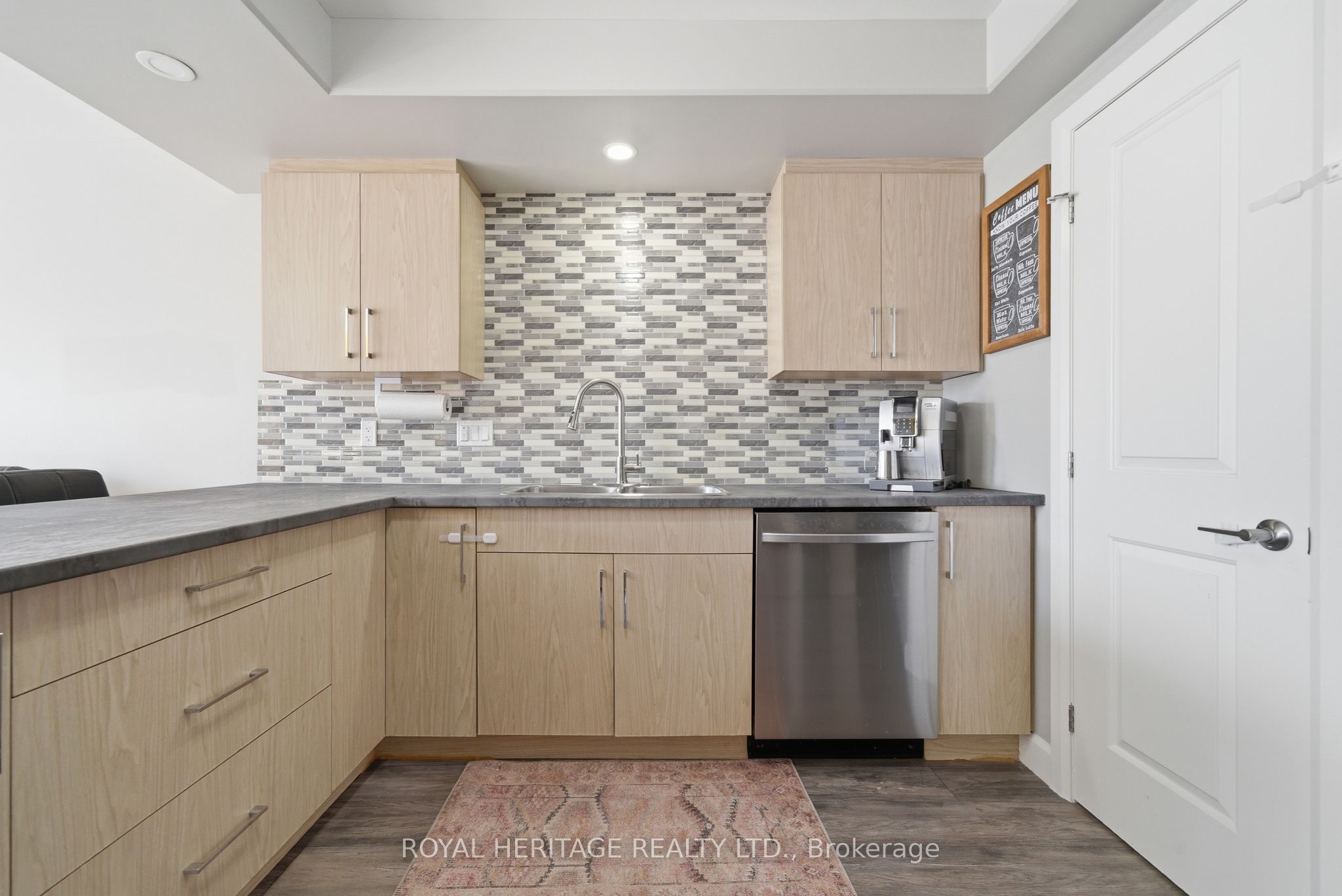 33 Dewal Place Property Photo 16