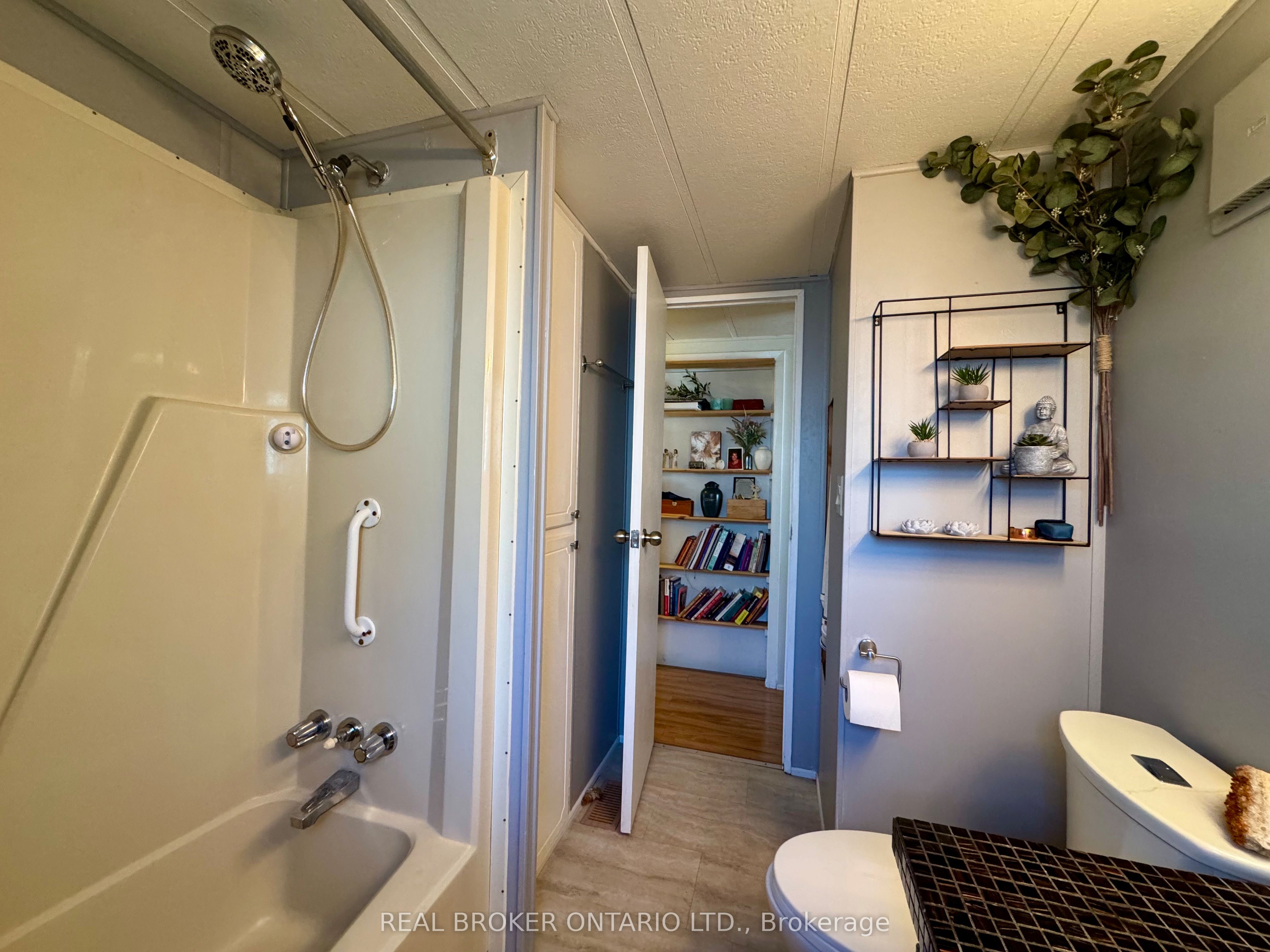 580 Beaver Creek Road 243 Property Photo 17